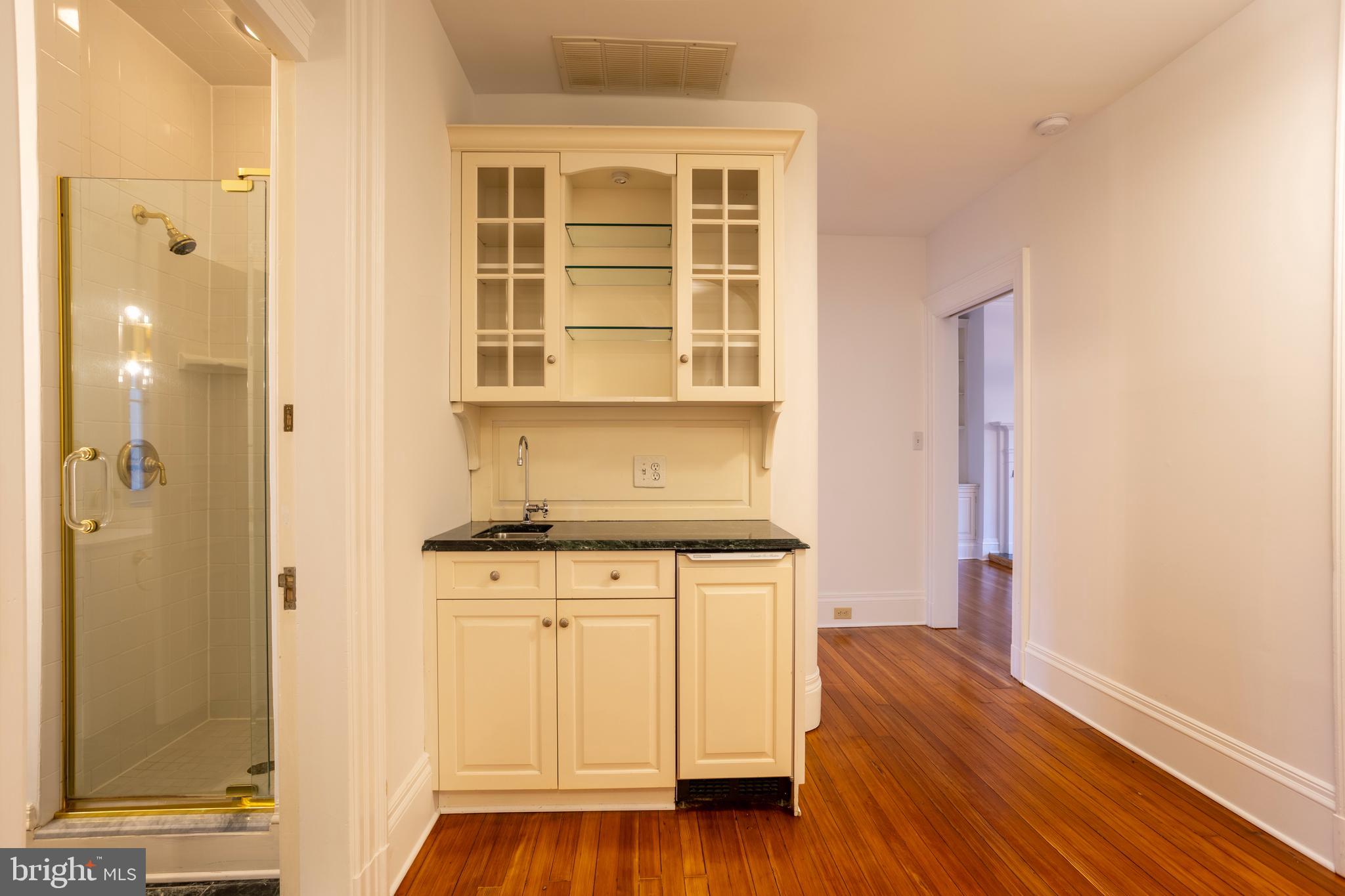 DEVON HILL - Residential