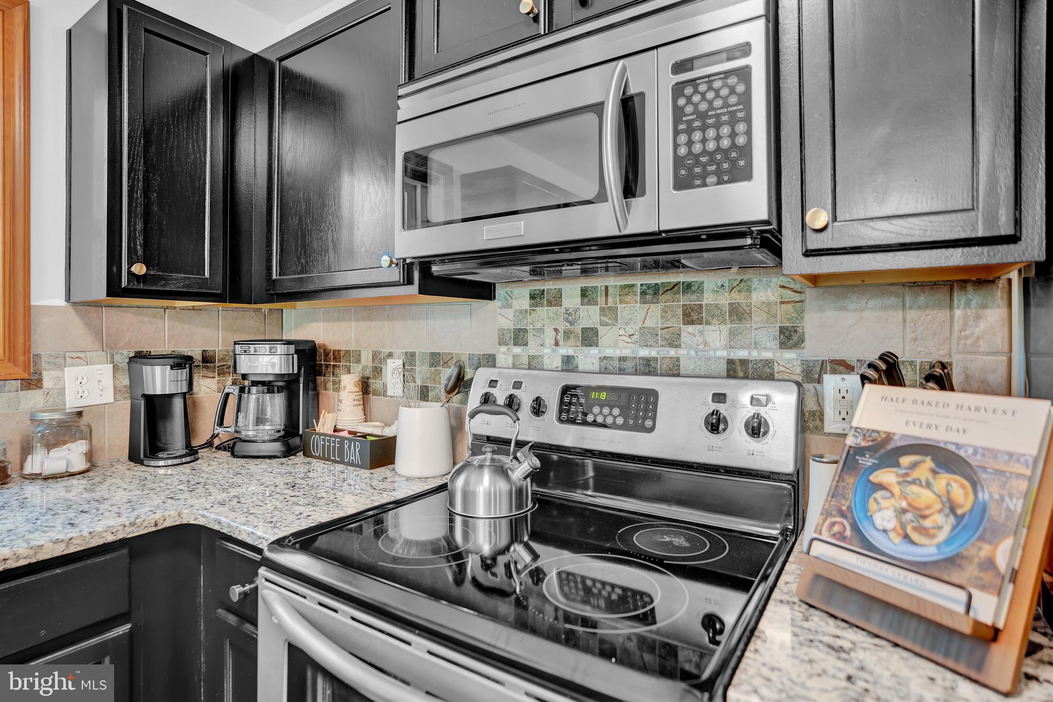 ARROWHEAD LAKE - Residential