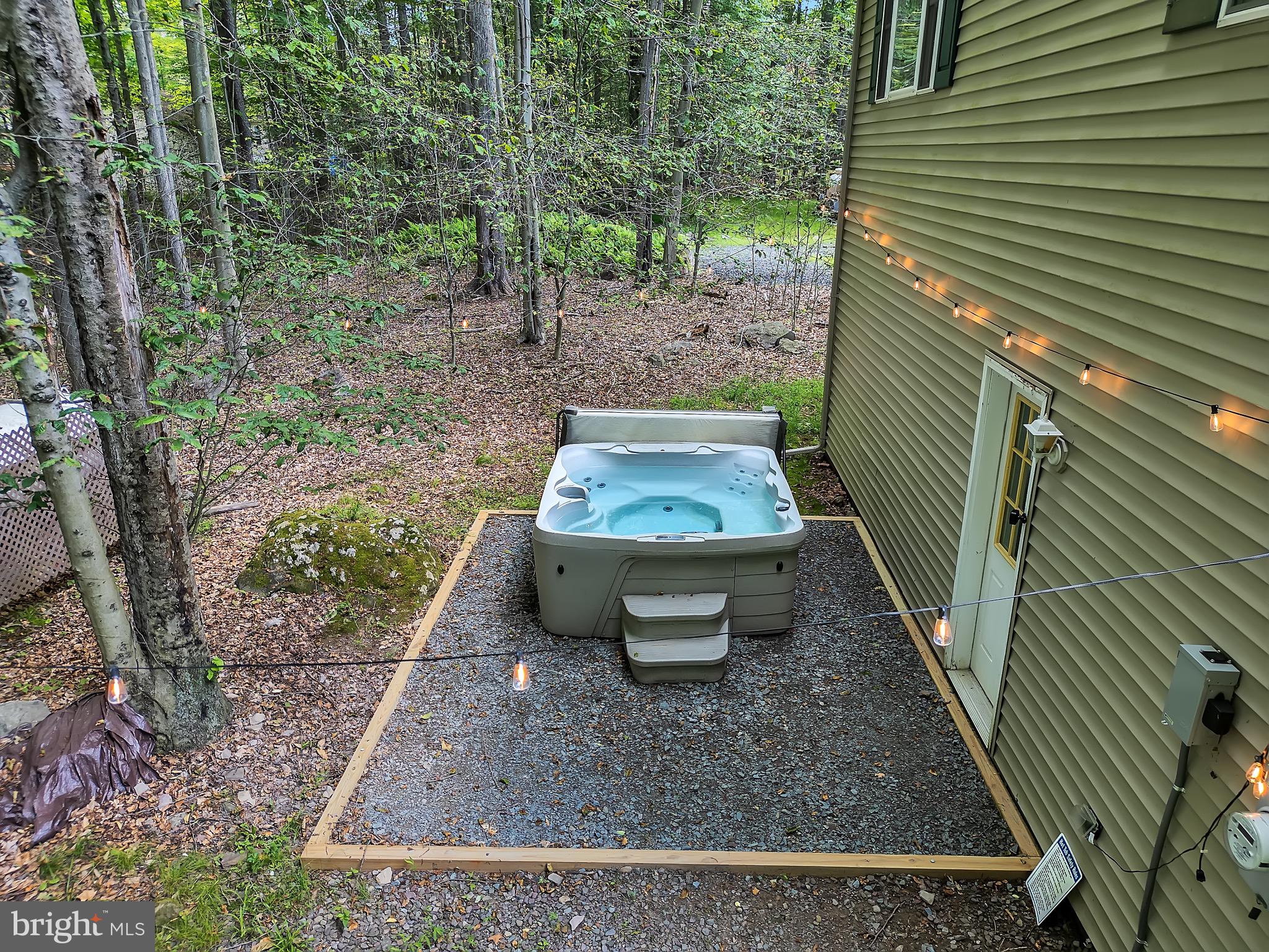 ARROWHEAD LAKE - Residential