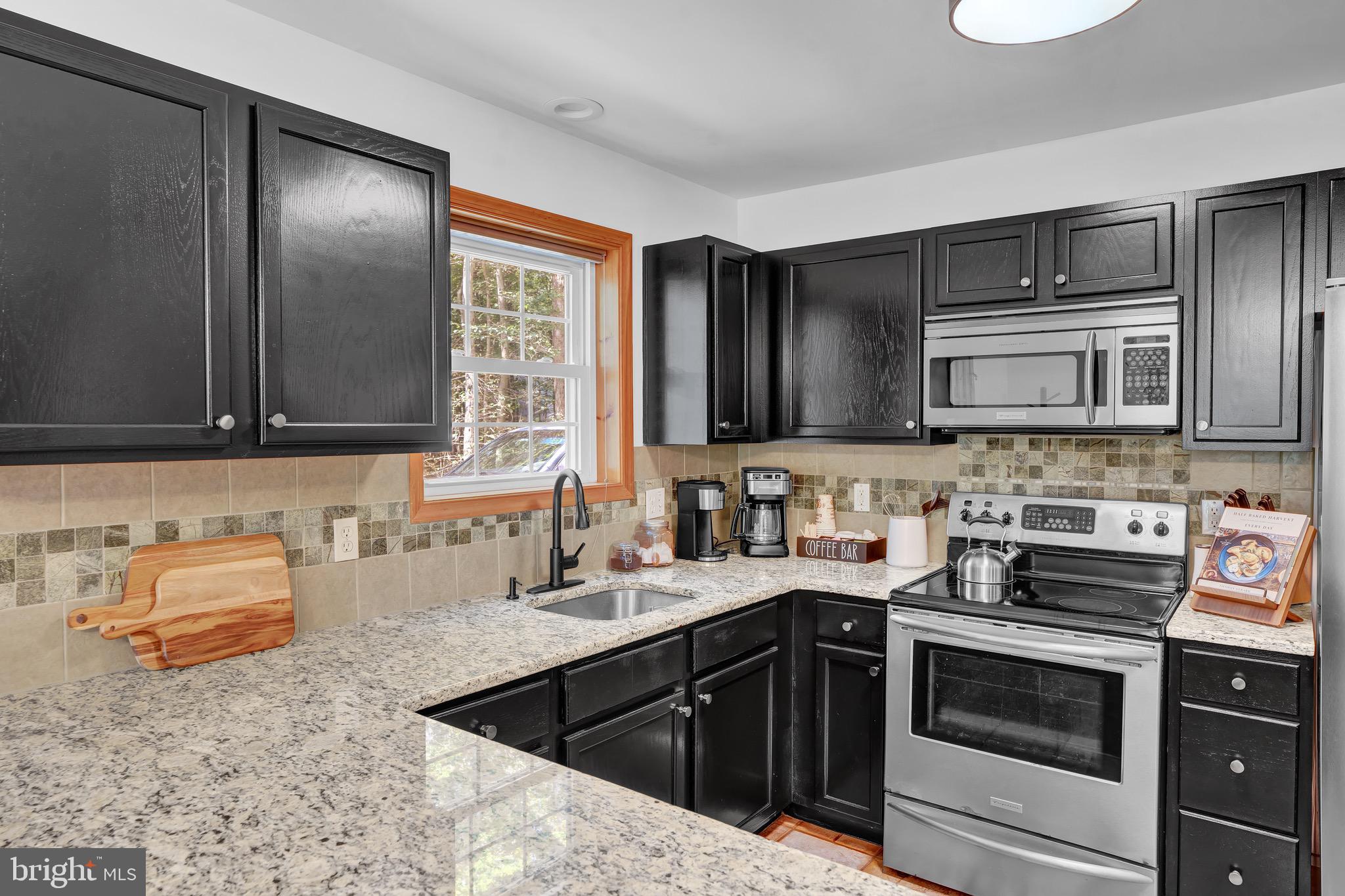 ARROWHEAD LAKE - Residential