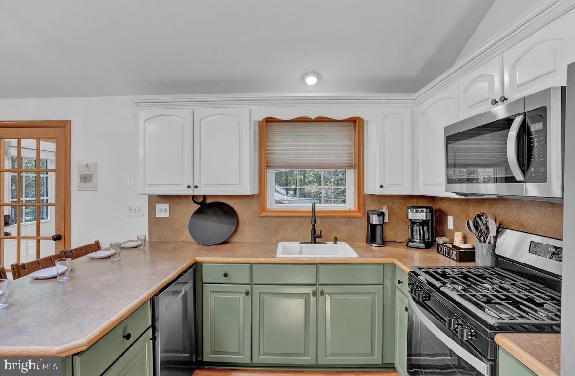 ARROWHEAD LAKE - Residential