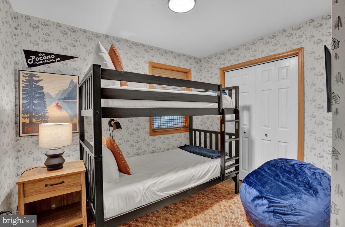 ARROWHEAD LAKE - Residential