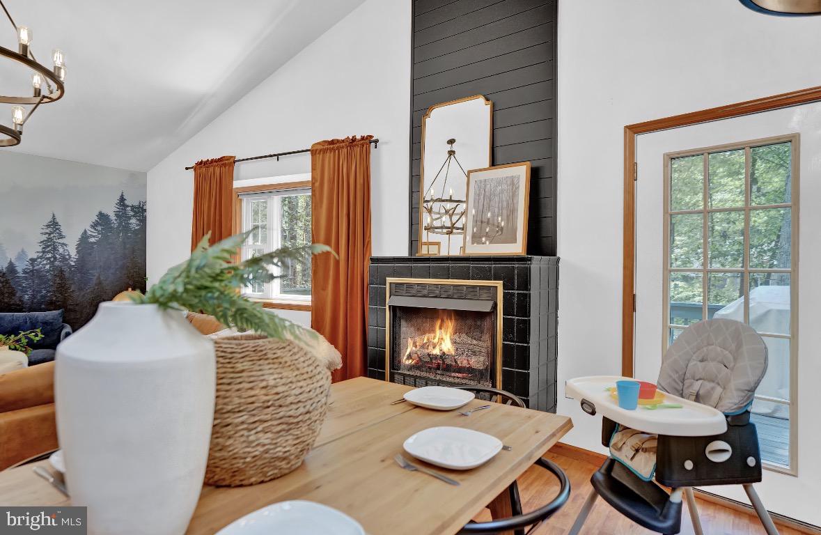 ARROWHEAD LAKE - Residential