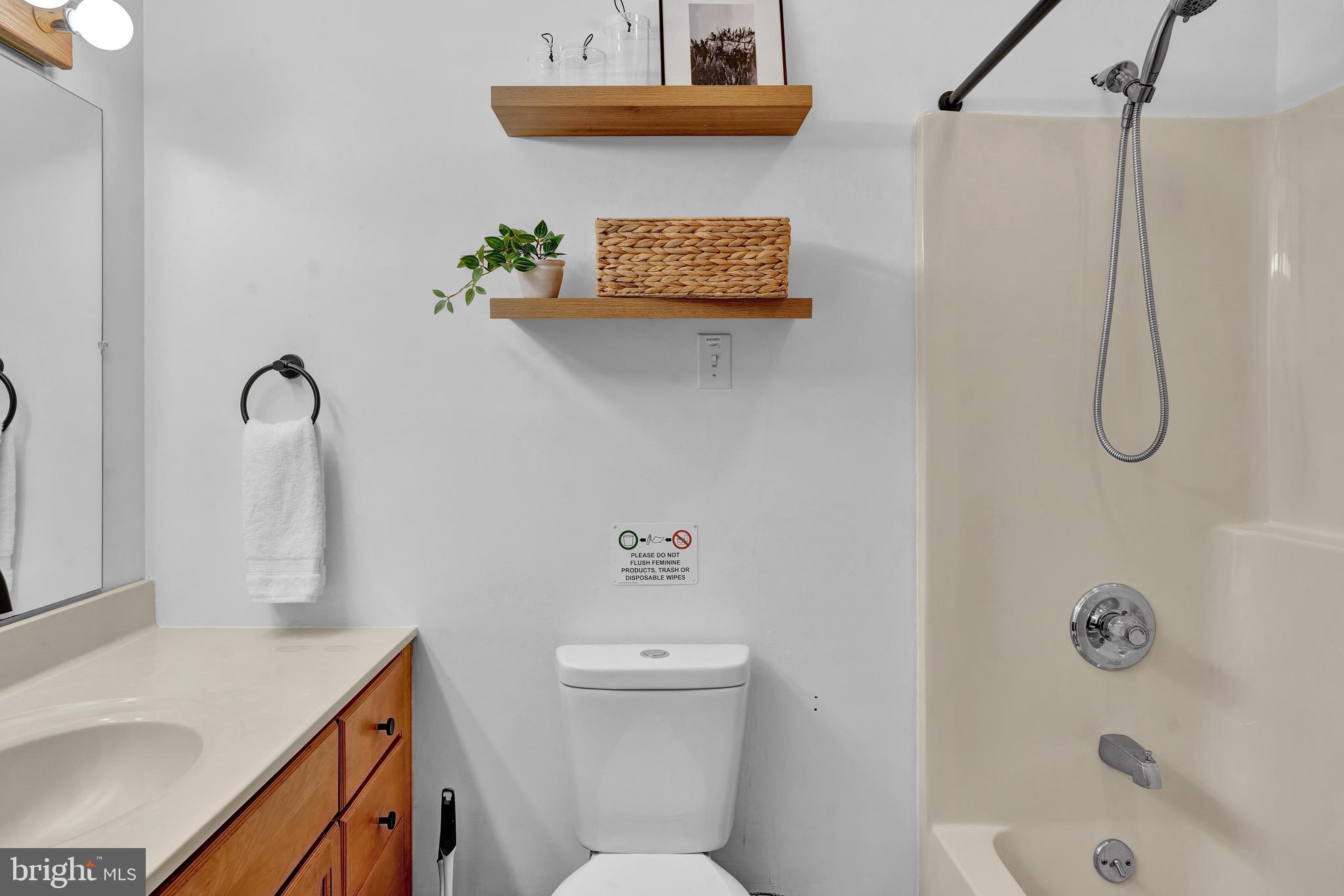 ARROWHEAD LAKE - Residential