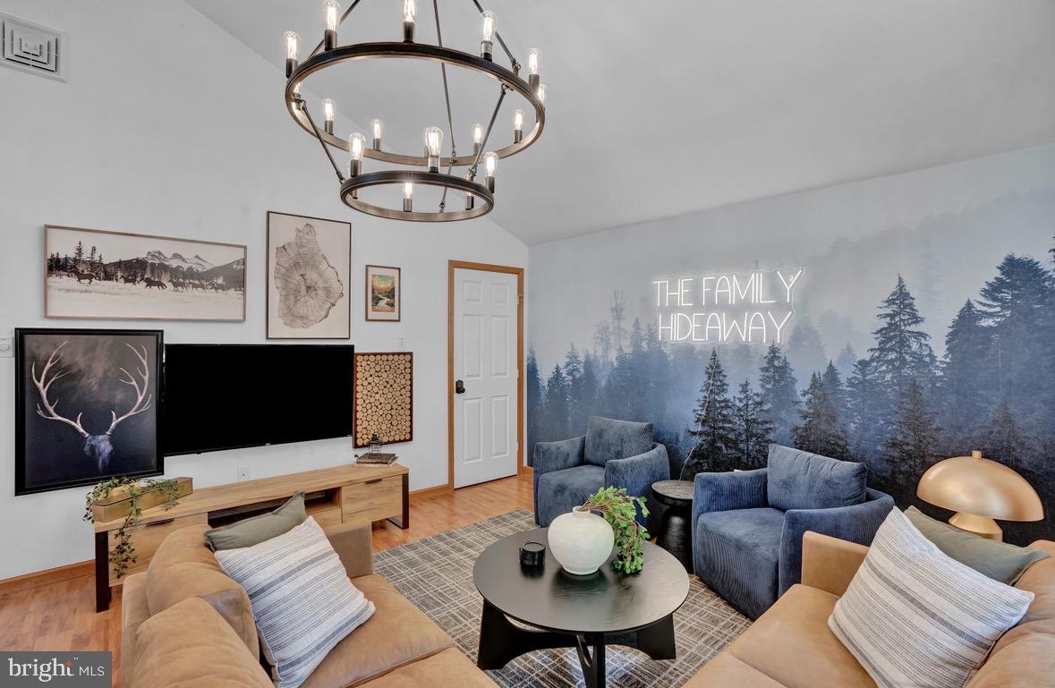 ARROWHEAD LAKE - Residential