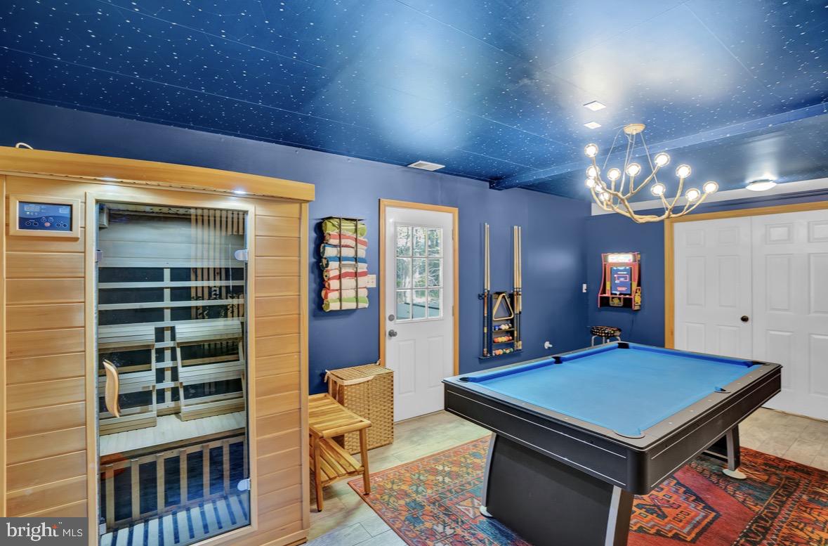 ARROWHEAD LAKE - Residential