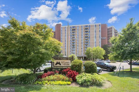 Photo of 6800 Fleetwood Road #1004, MCLEAN, VA 22101 (MLS # VAFX2296700)