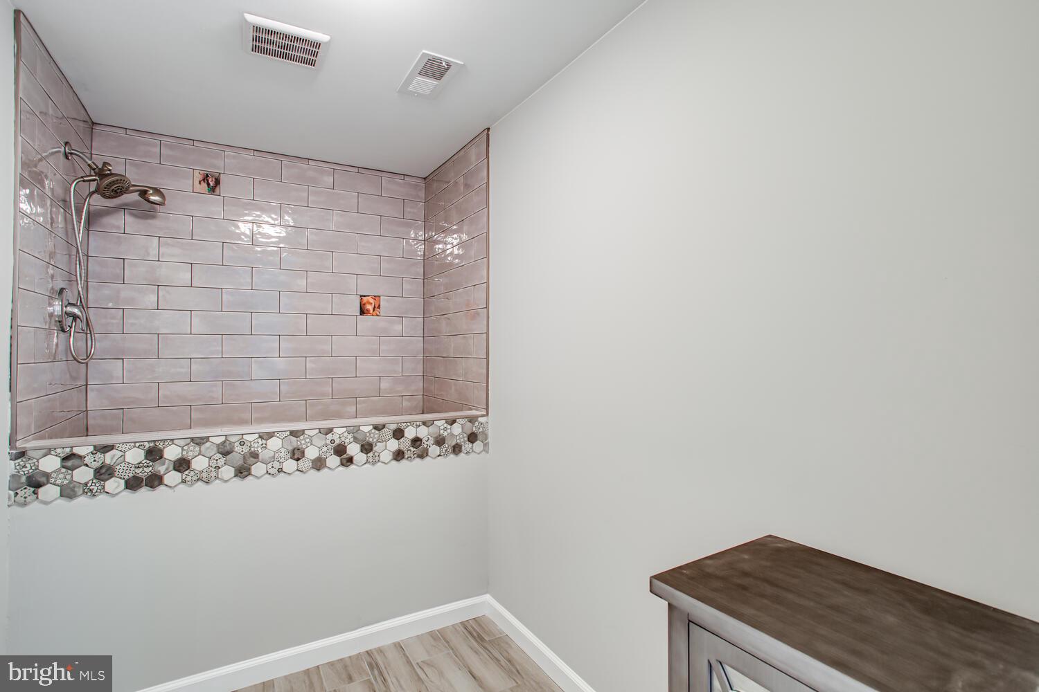 ENGLAND RUN - Residential