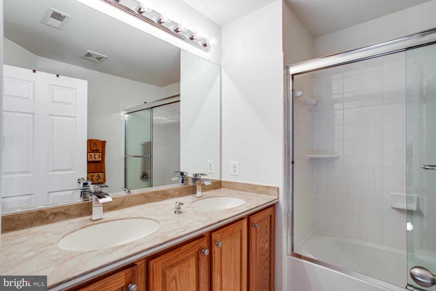 ENGLAND RUN - Residential