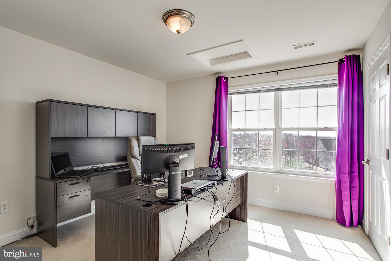 ENGLAND RUN - Residential