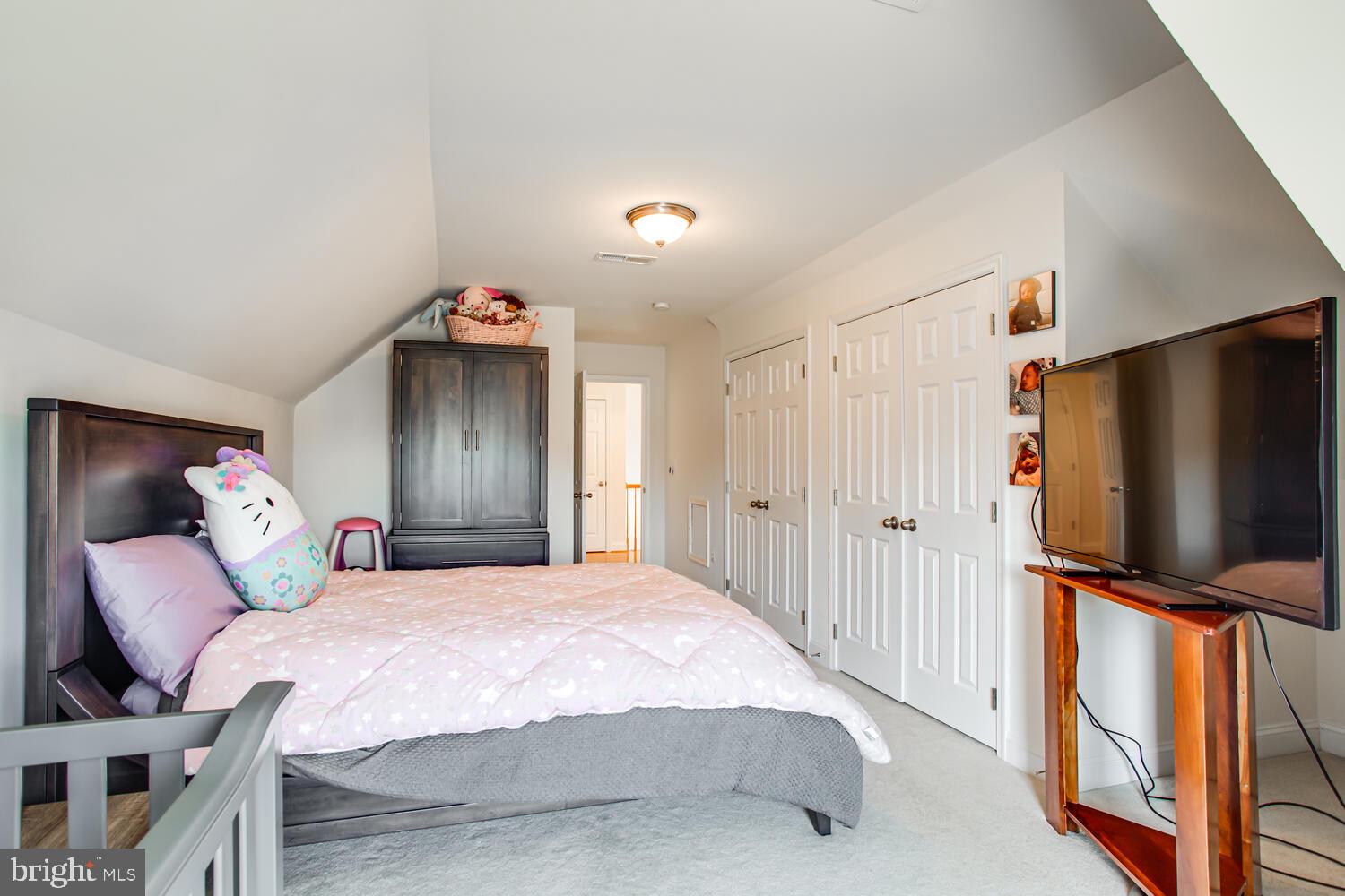 ENGLAND RUN - Residential