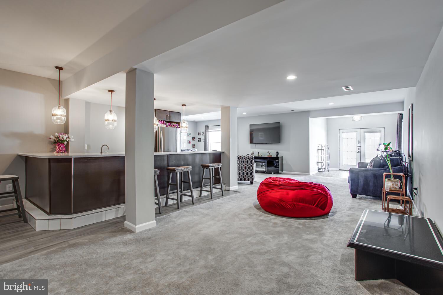 ENGLAND RUN - Residential