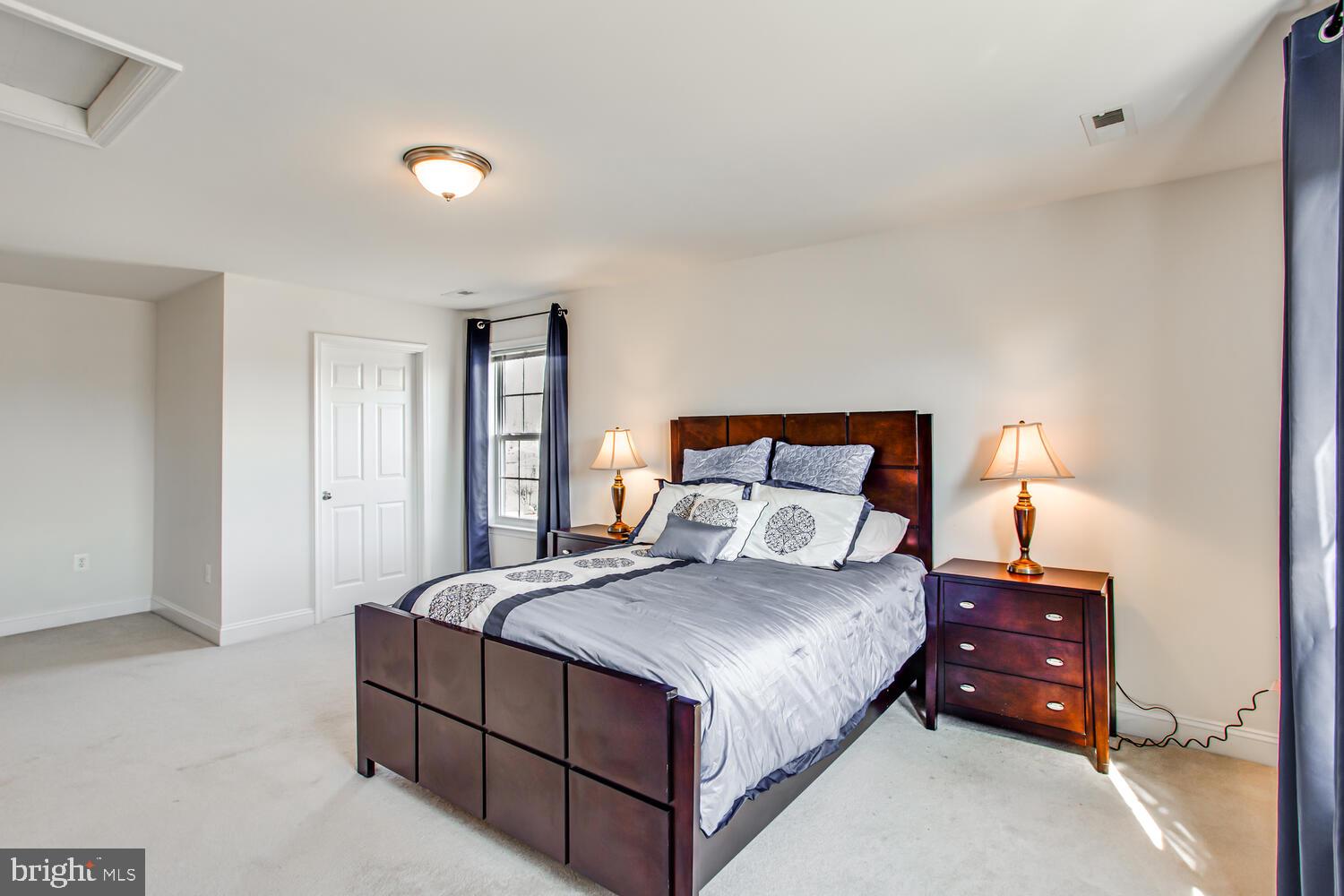 ENGLAND RUN - Residential