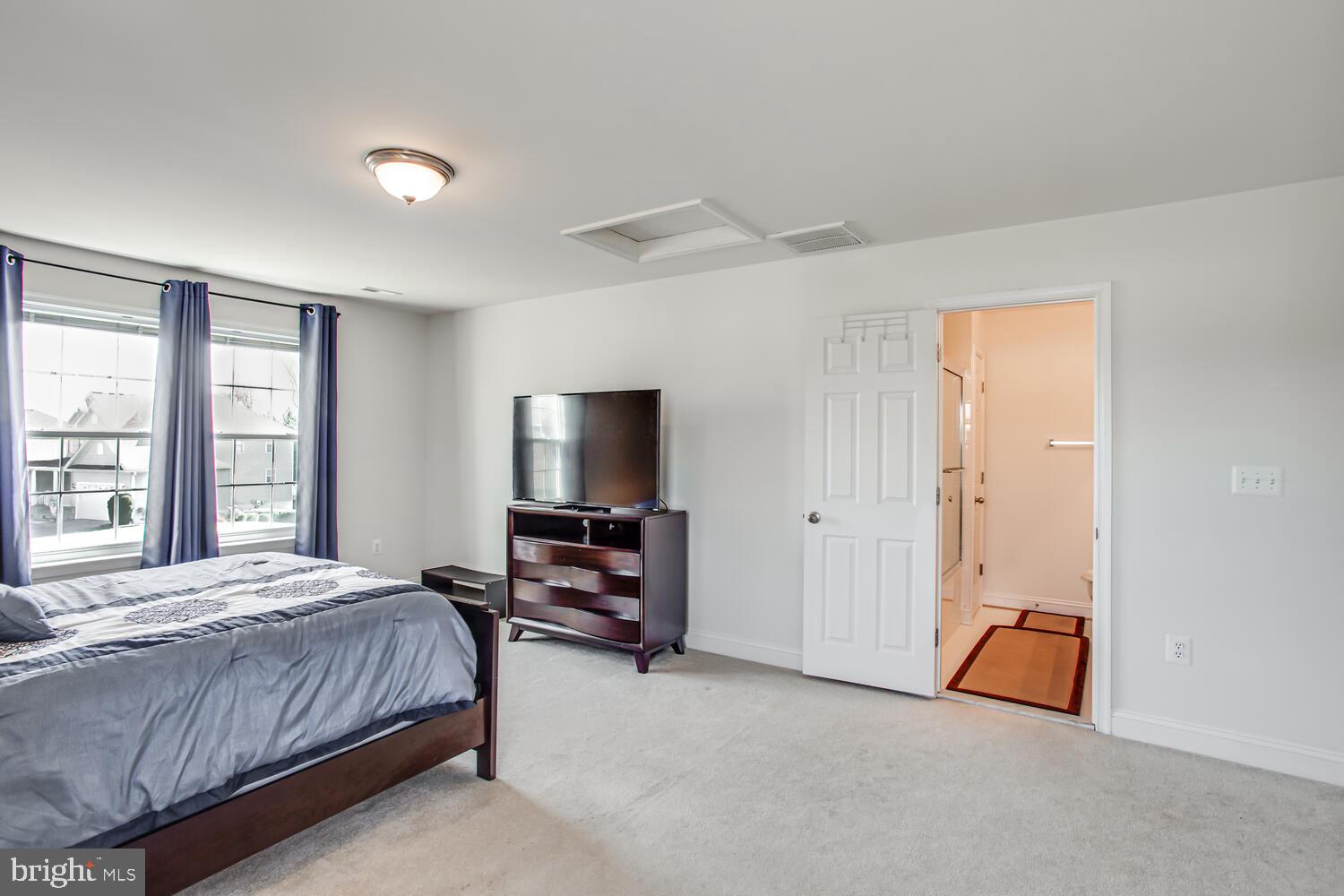 ENGLAND RUN - Residential