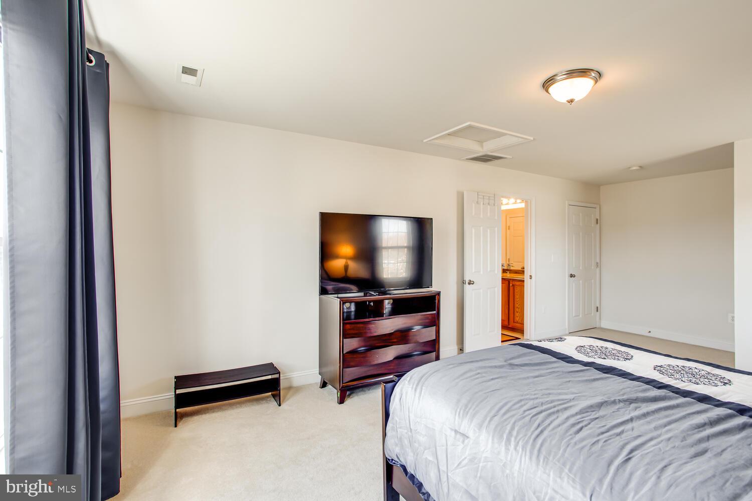 ENGLAND RUN - Residential