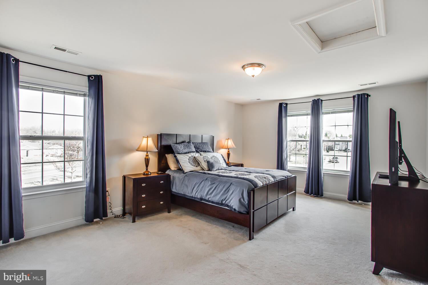 ENGLAND RUN - Residential