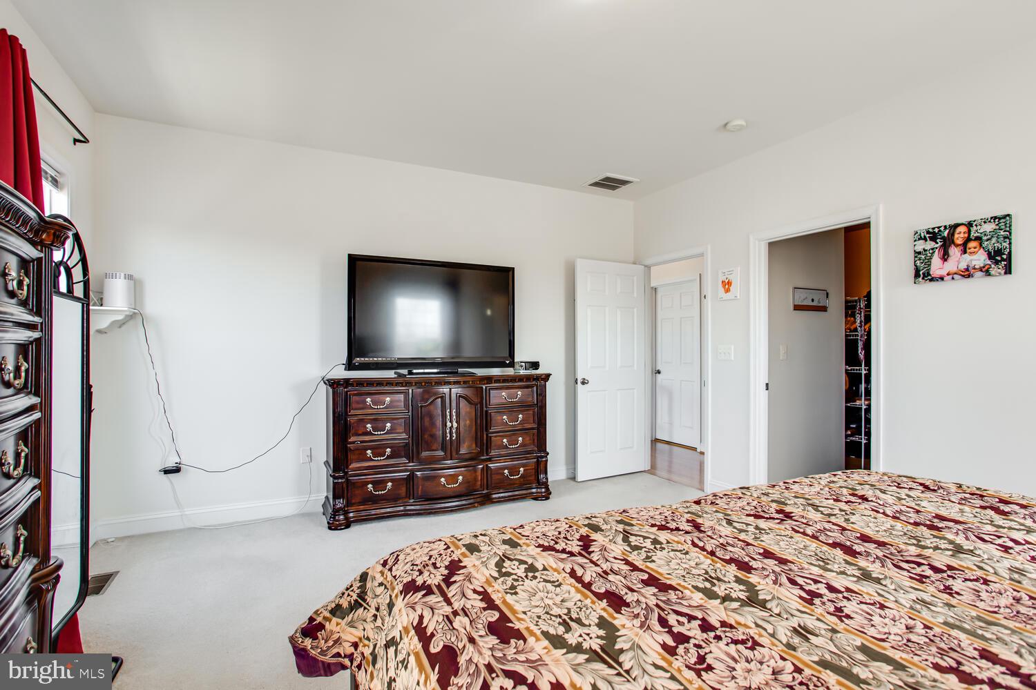 ENGLAND RUN - Residential