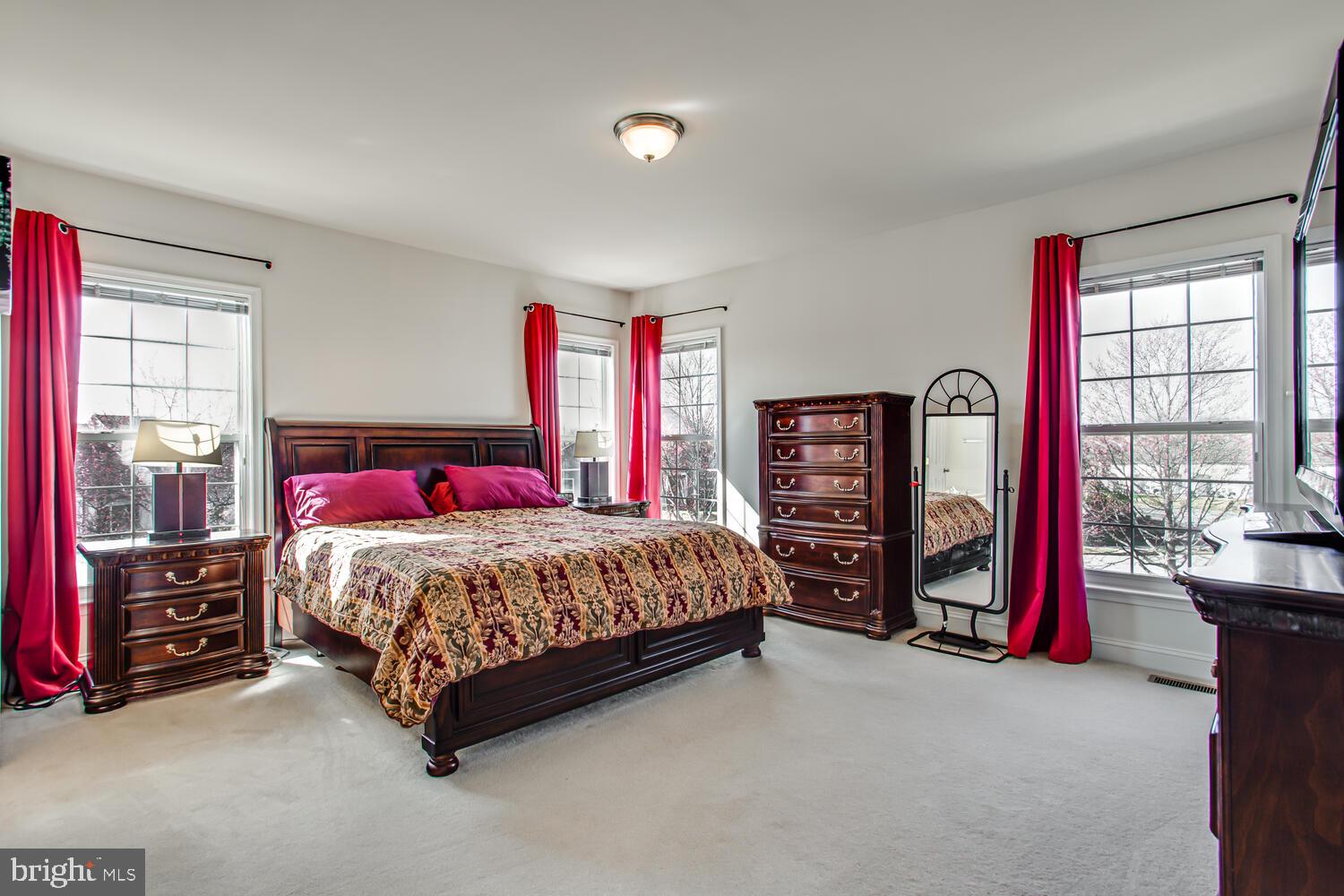 ENGLAND RUN - Residential