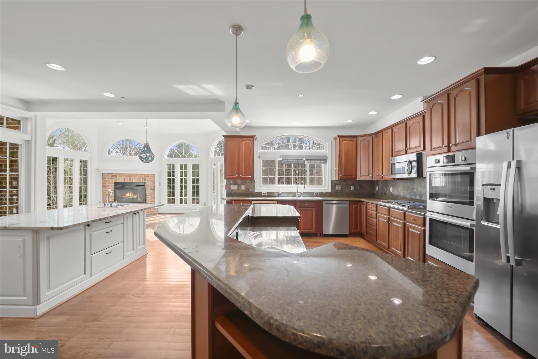 TWIN LAKES - Residential