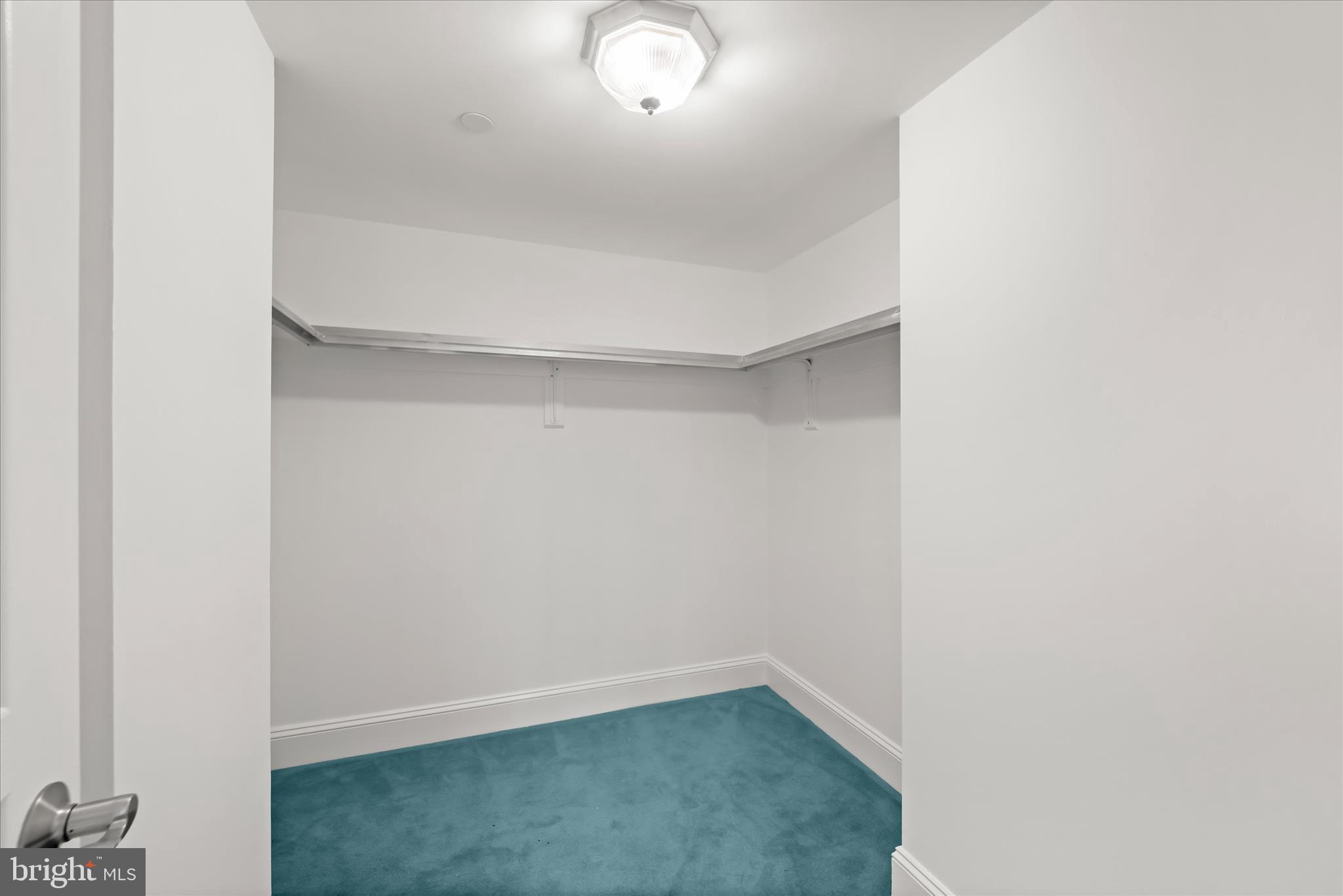 TWIN LAKES - Residential