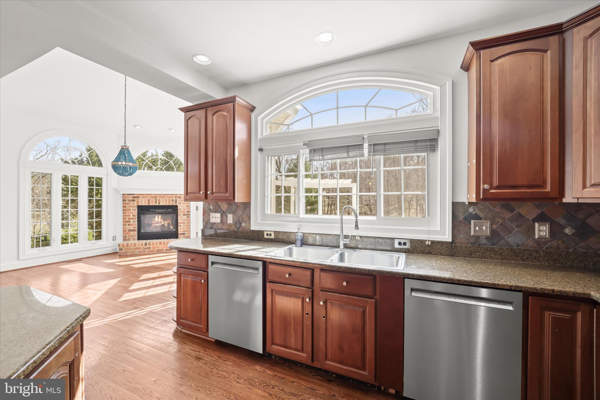 TWIN LAKES - Residential