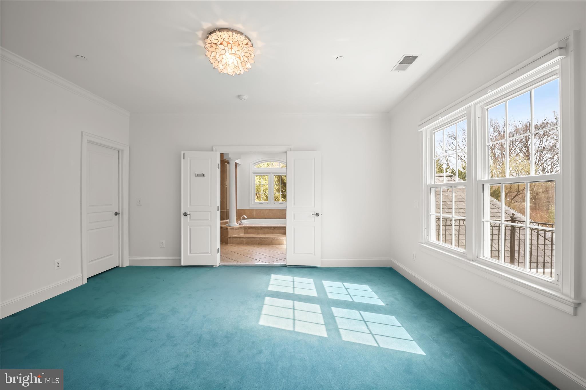 TWIN LAKES - Residential