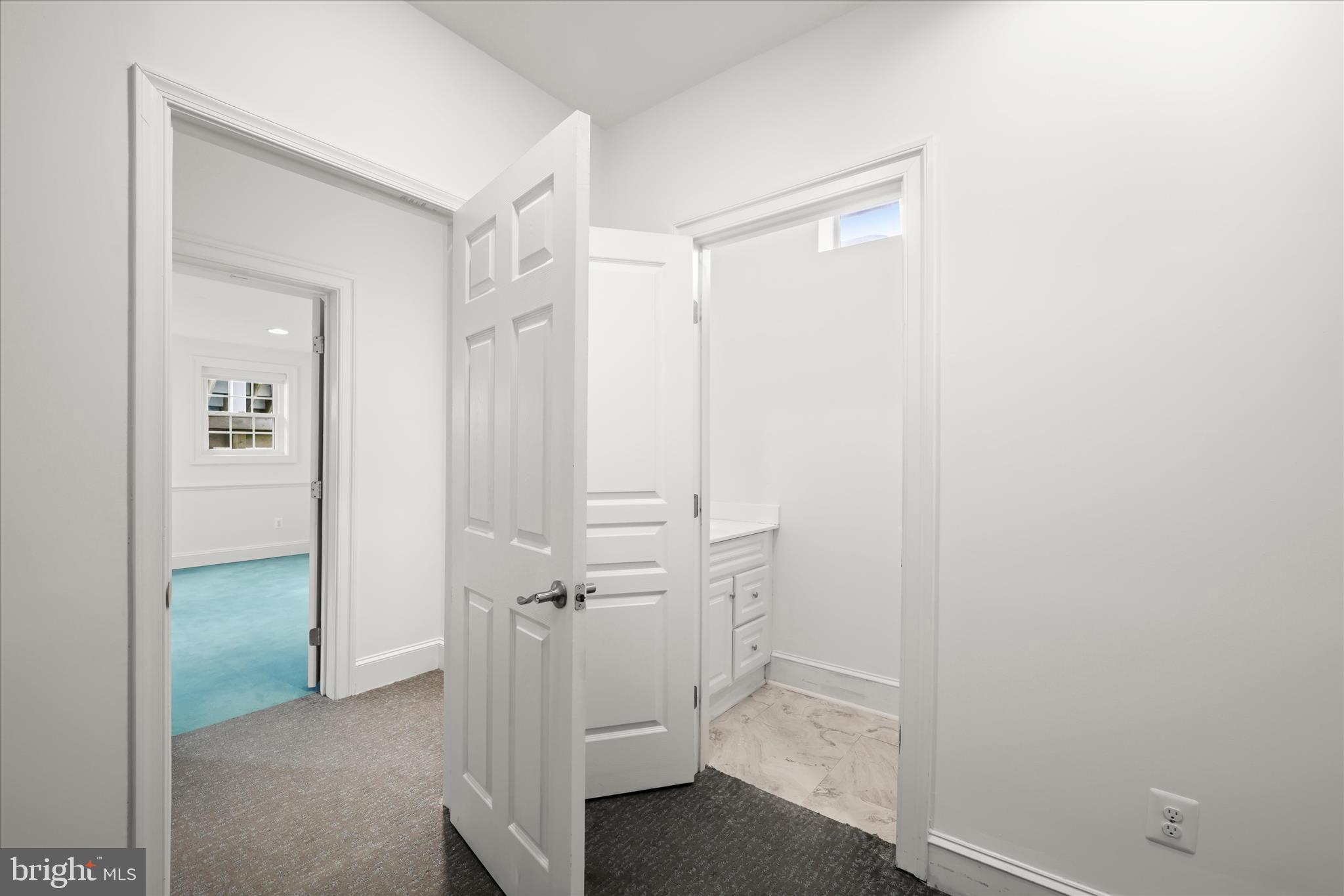 TWIN LAKES - Residential