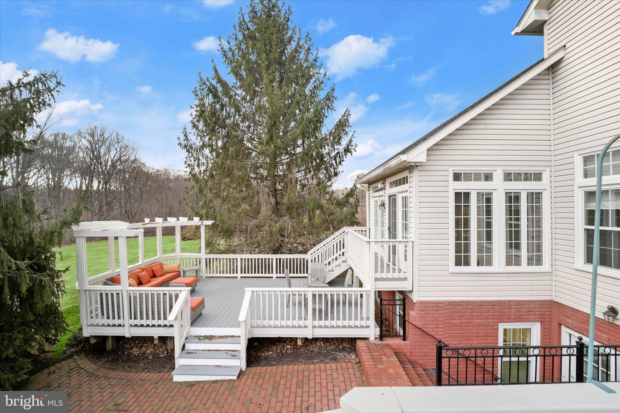 TWIN LAKES - Residential