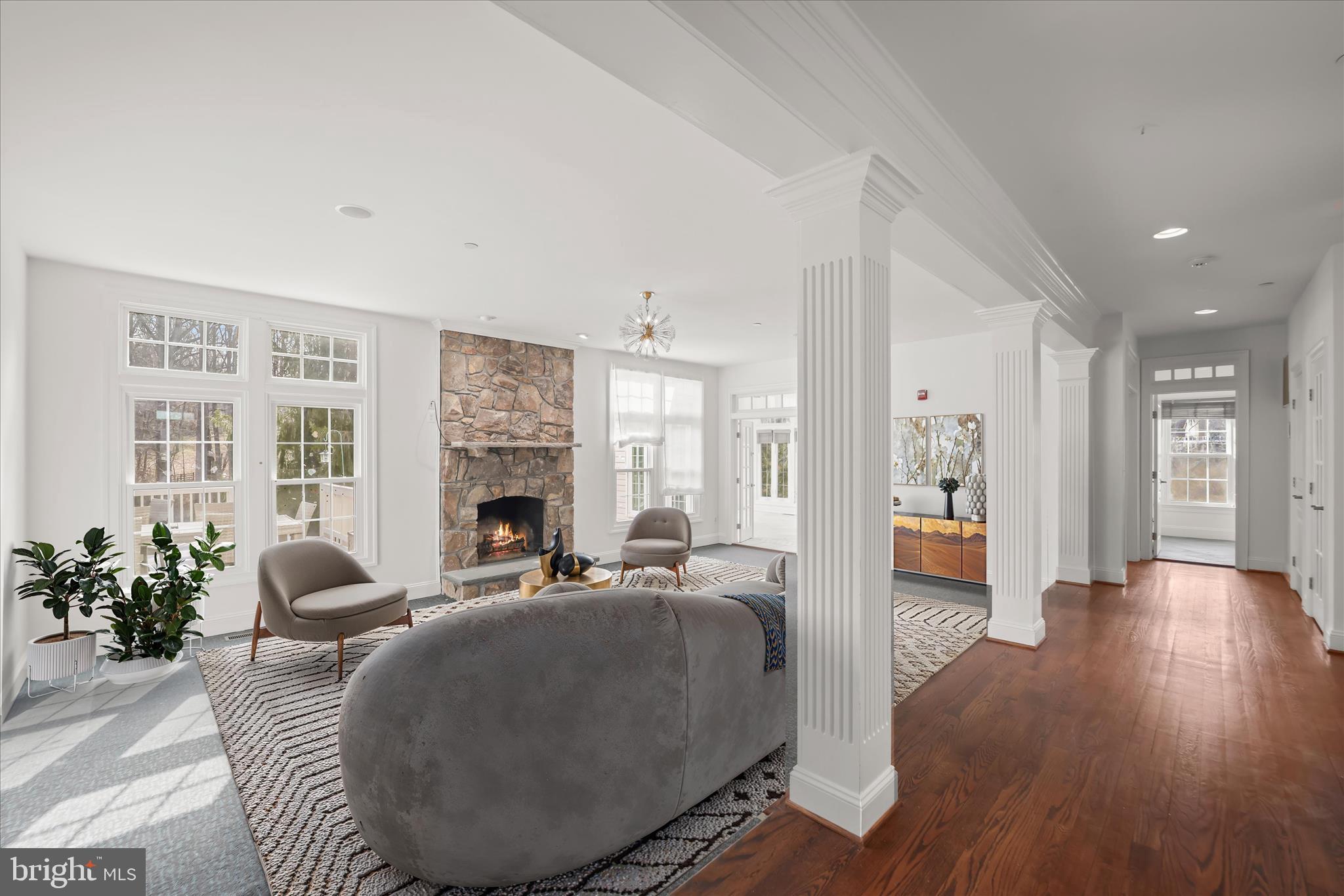 TWIN LAKES - Residential