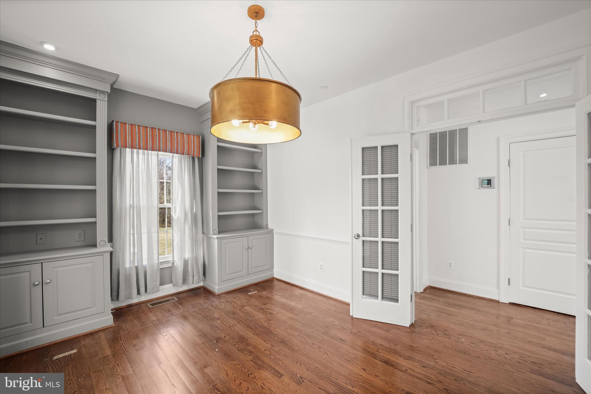 TWIN LAKES - Residential