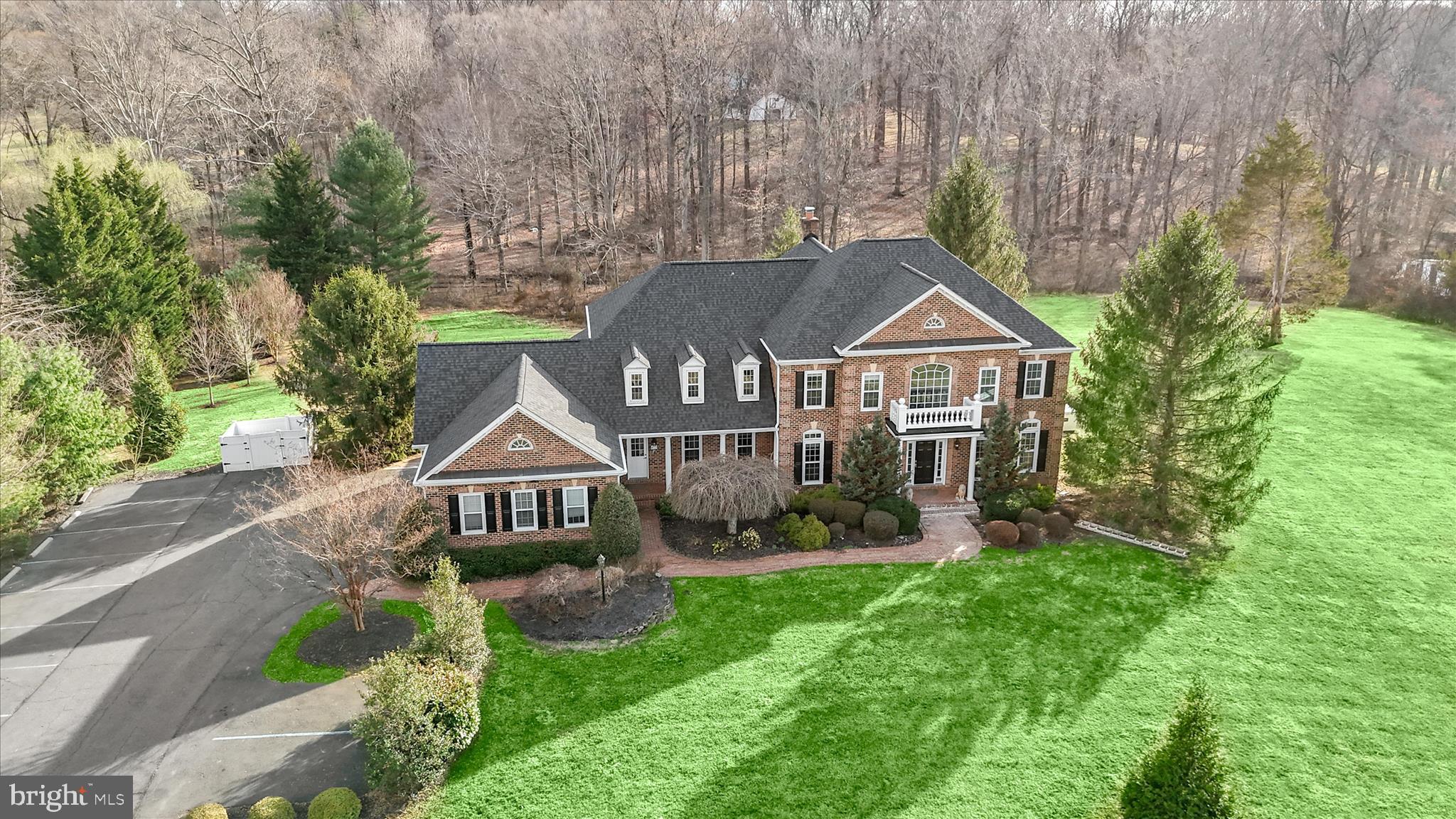 TWIN LAKES - Residential