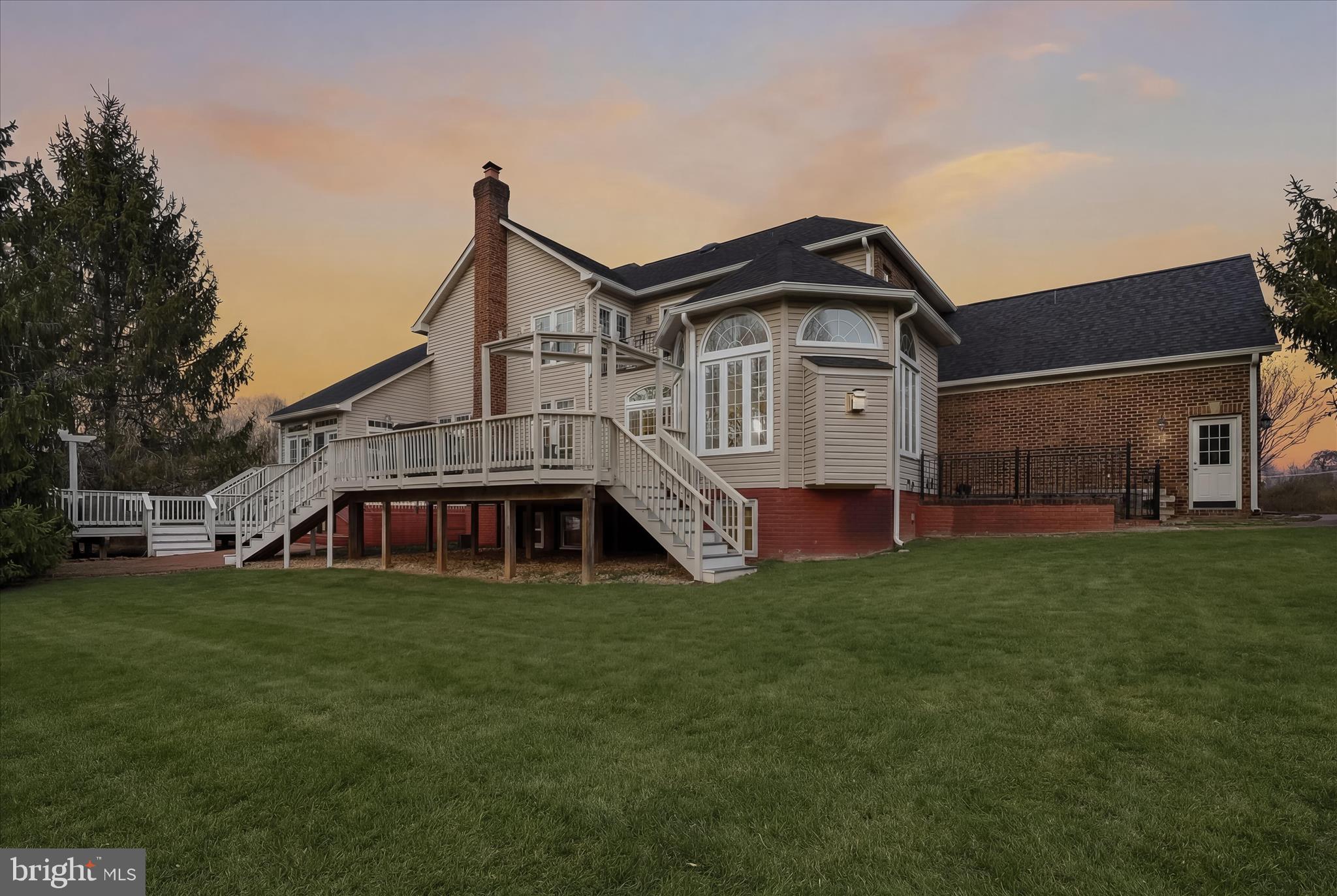 TWIN LAKES - Residential