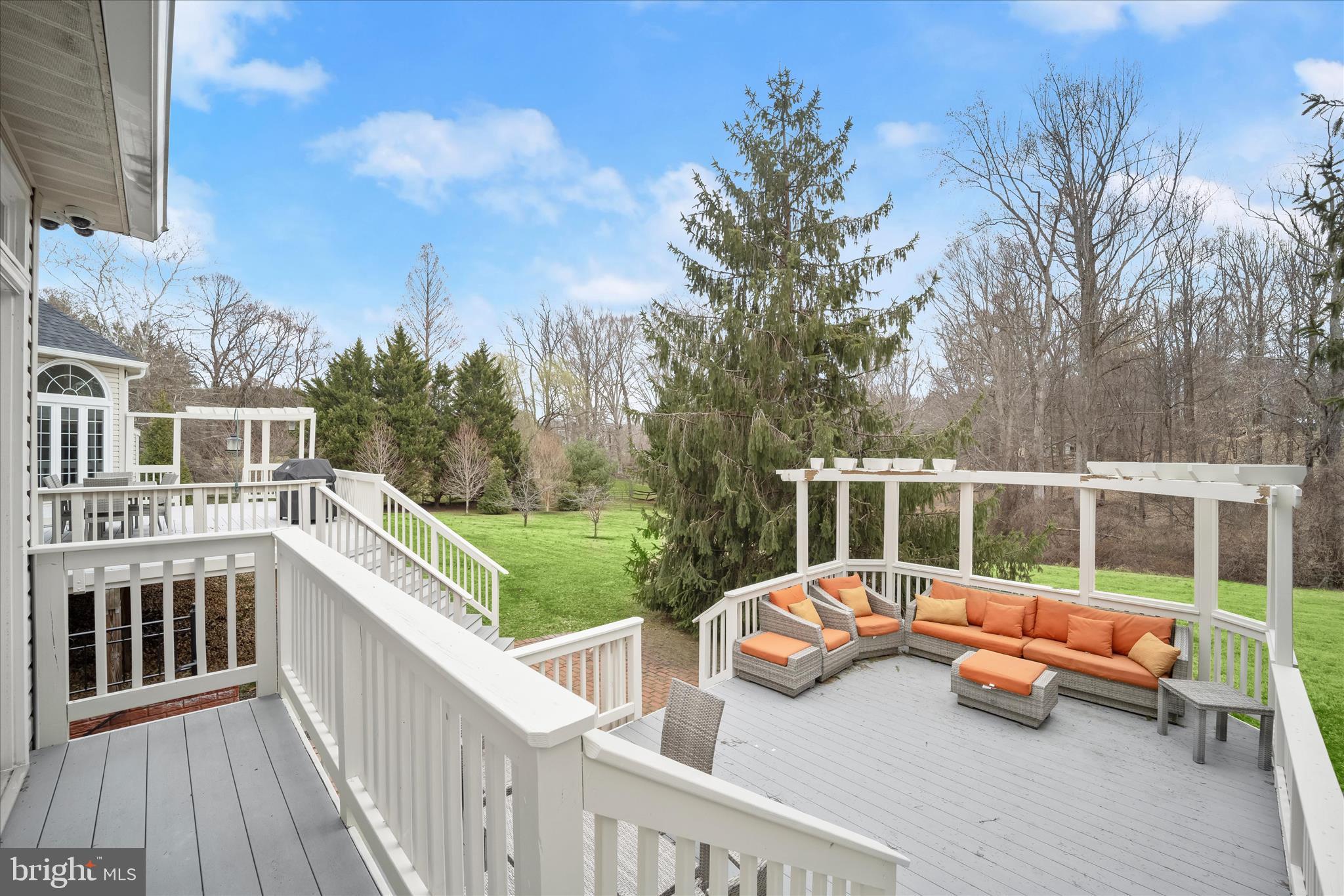 TWIN LAKES - Residential