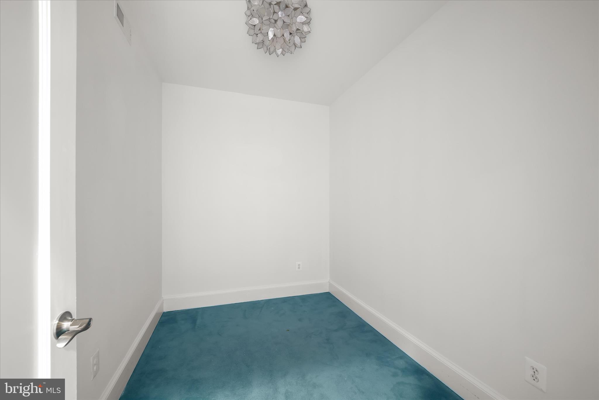 TWIN LAKES - Residential