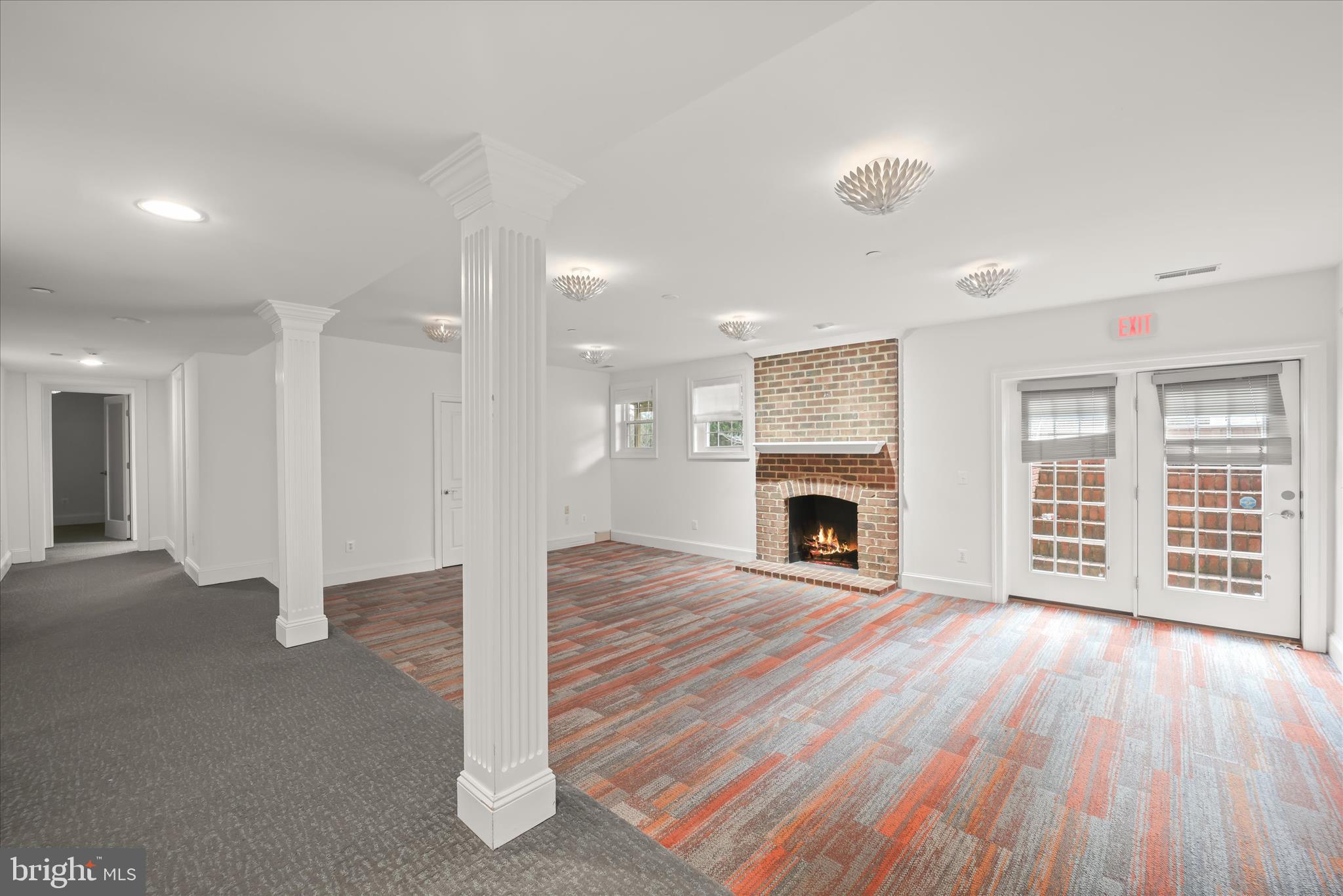 TWIN LAKES - Residential