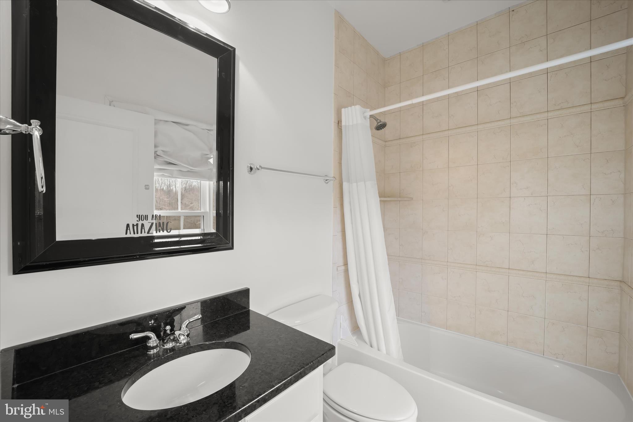 TWIN LAKES - Residential