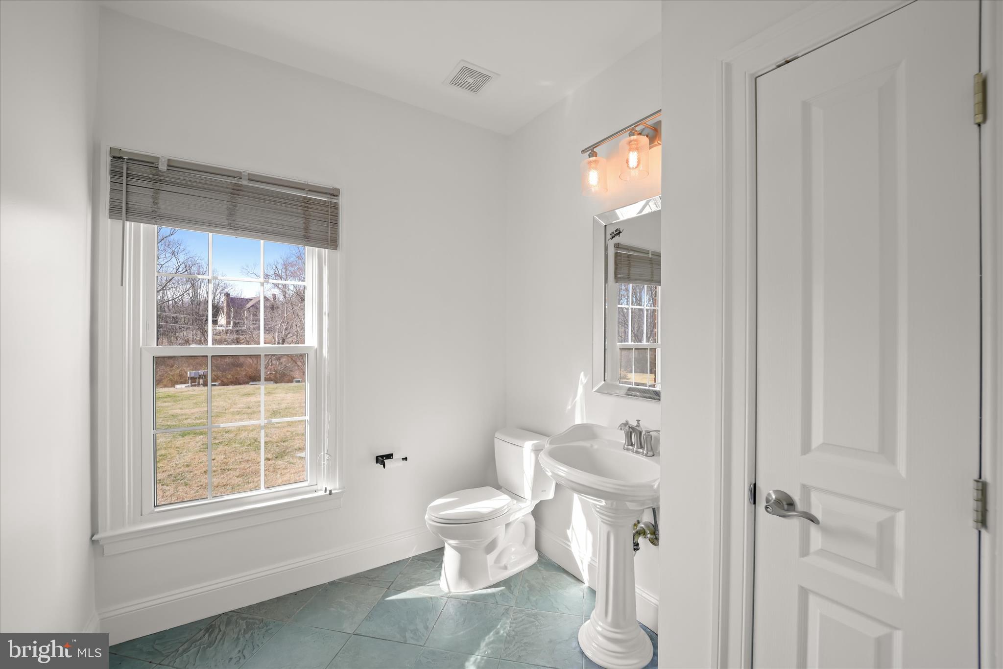 TWIN LAKES - Residential