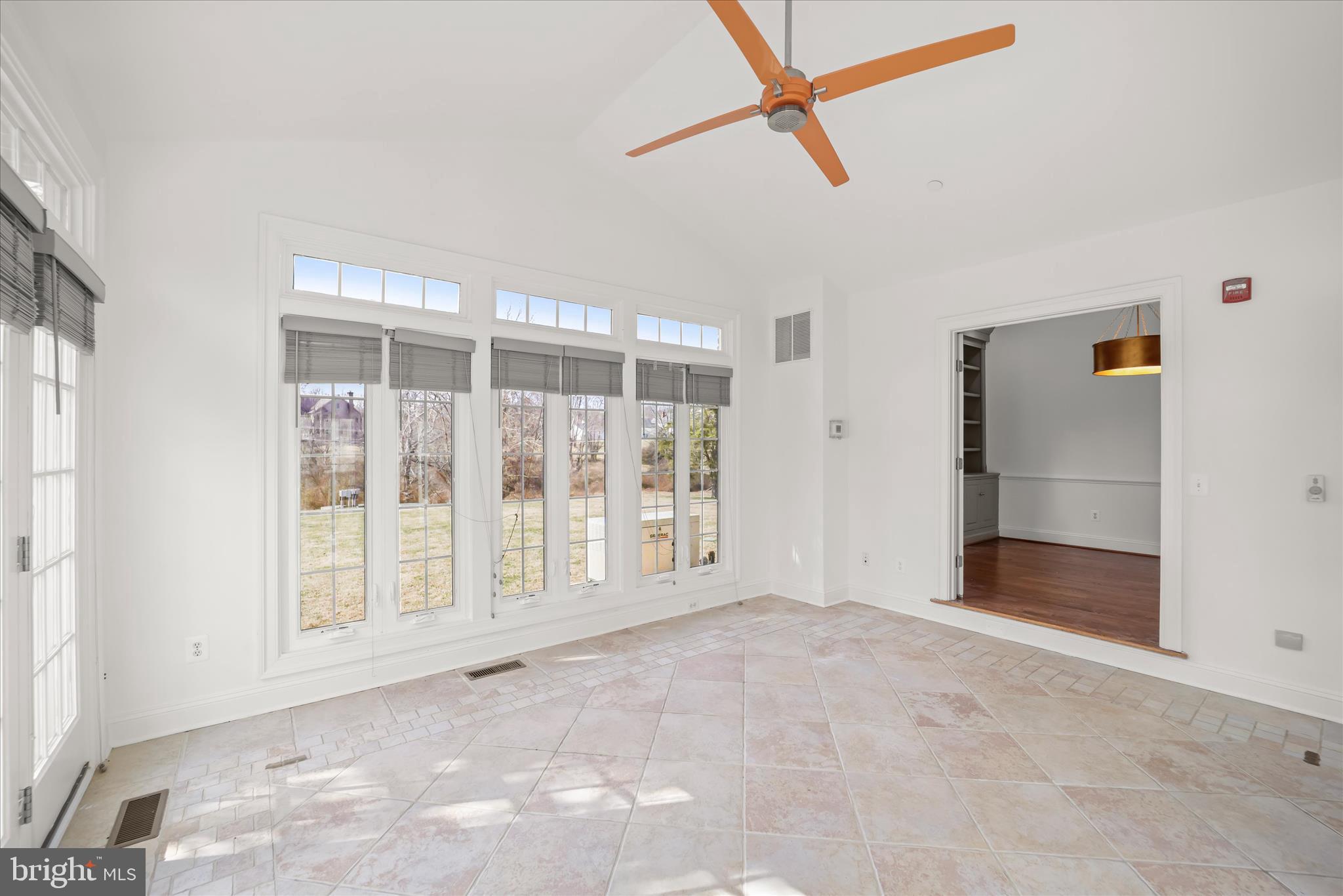 TWIN LAKES - Residential