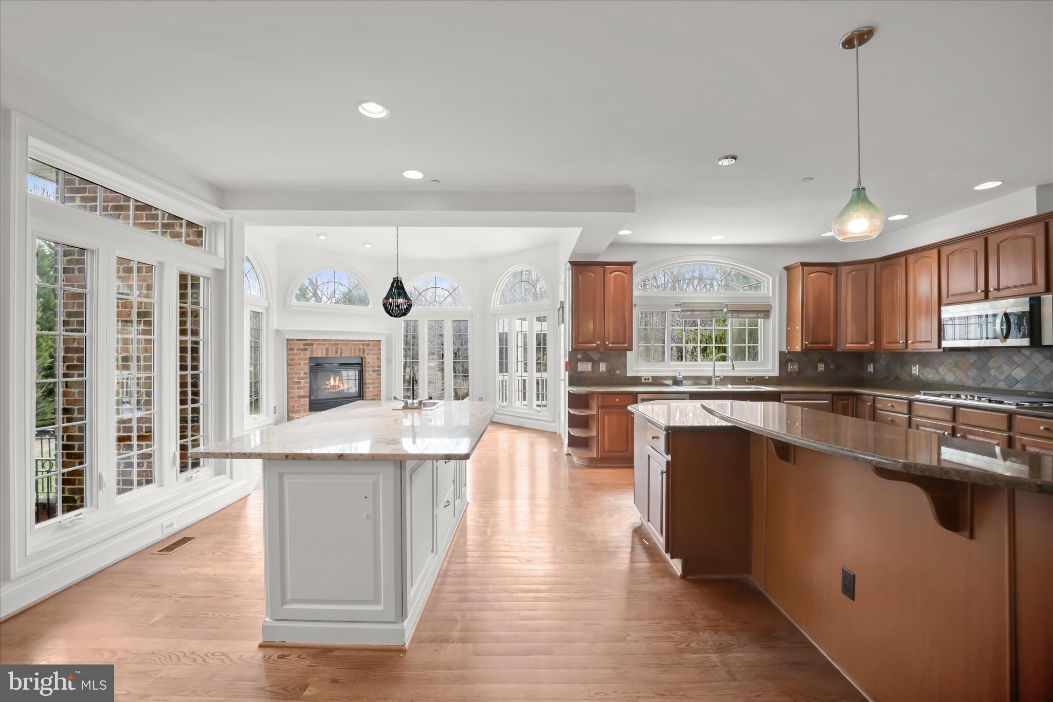 TWIN LAKES - Residential