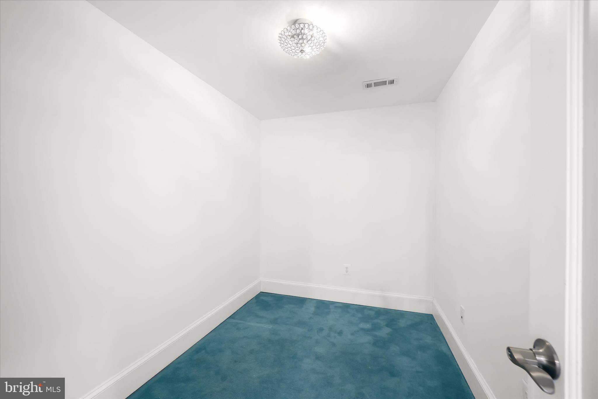 TWIN LAKES - Residential