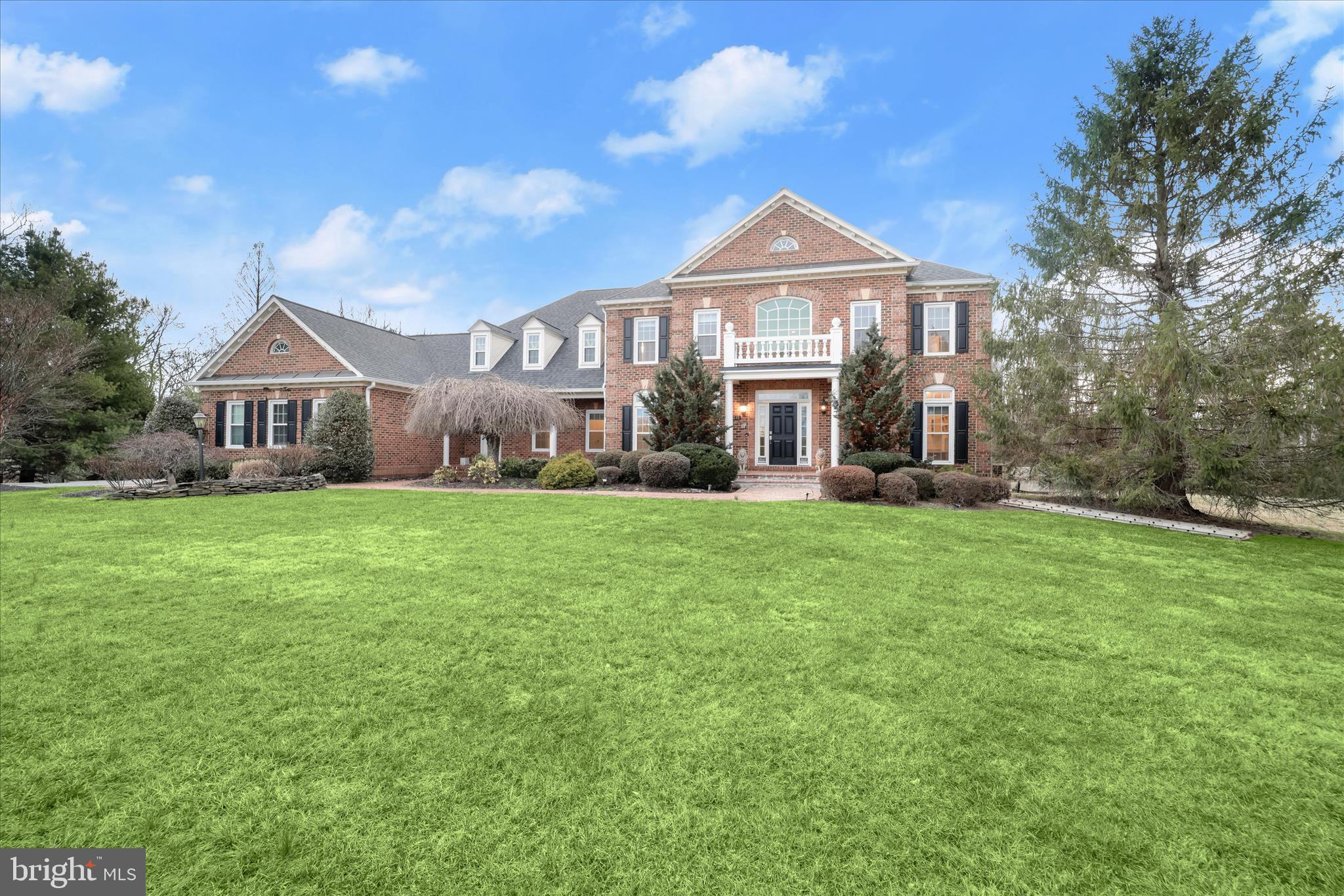 TWIN LAKES - Residential