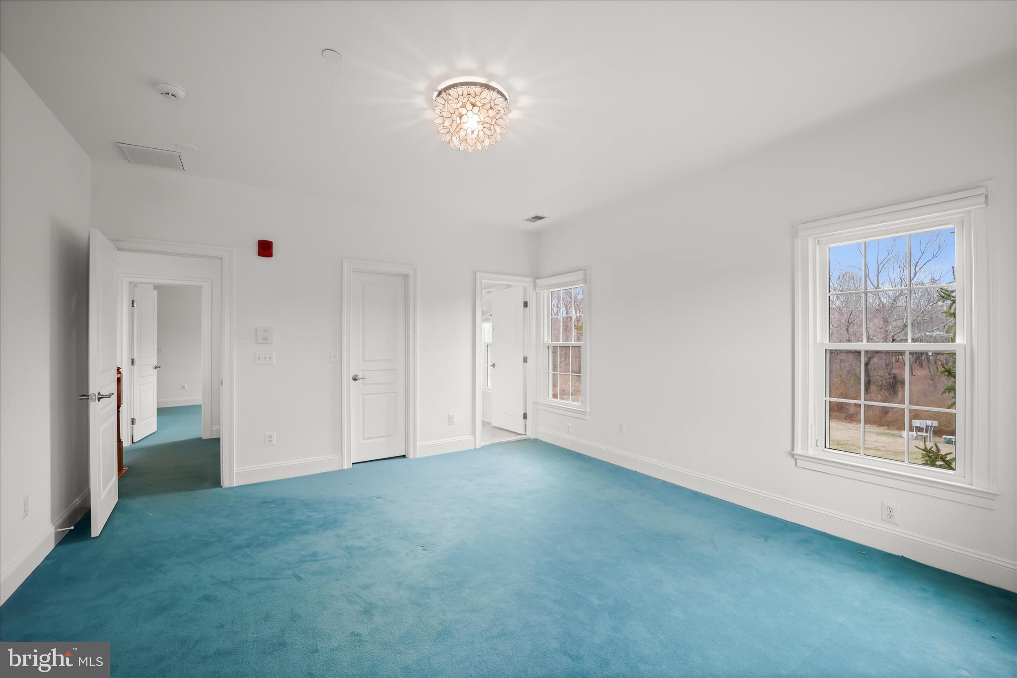 TWIN LAKES - Residential