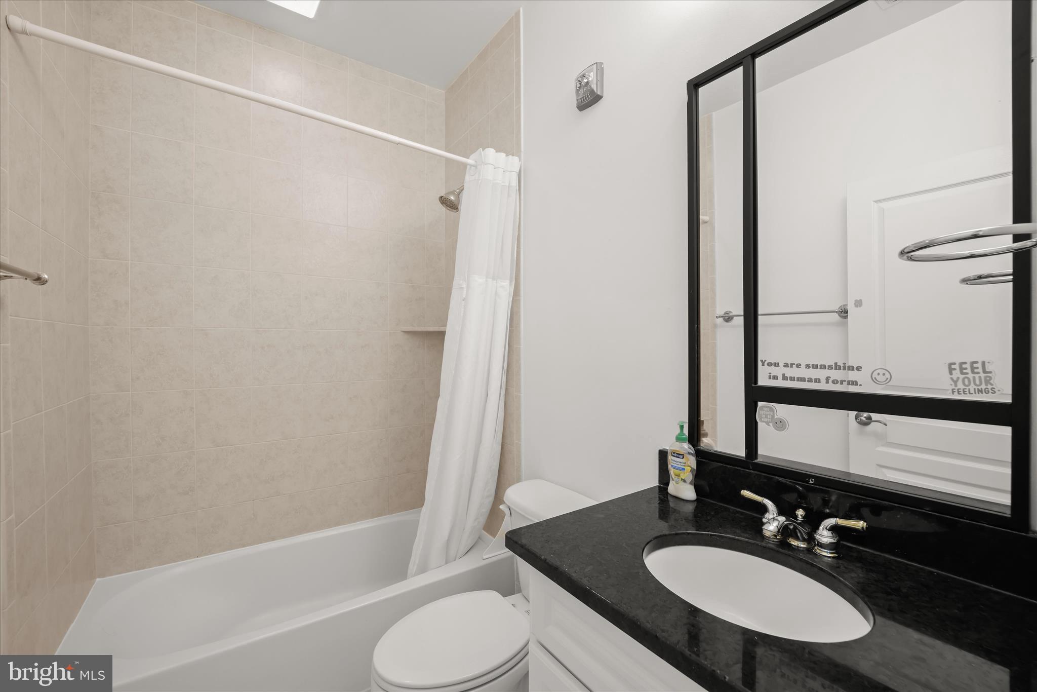 TWIN LAKES - Residential