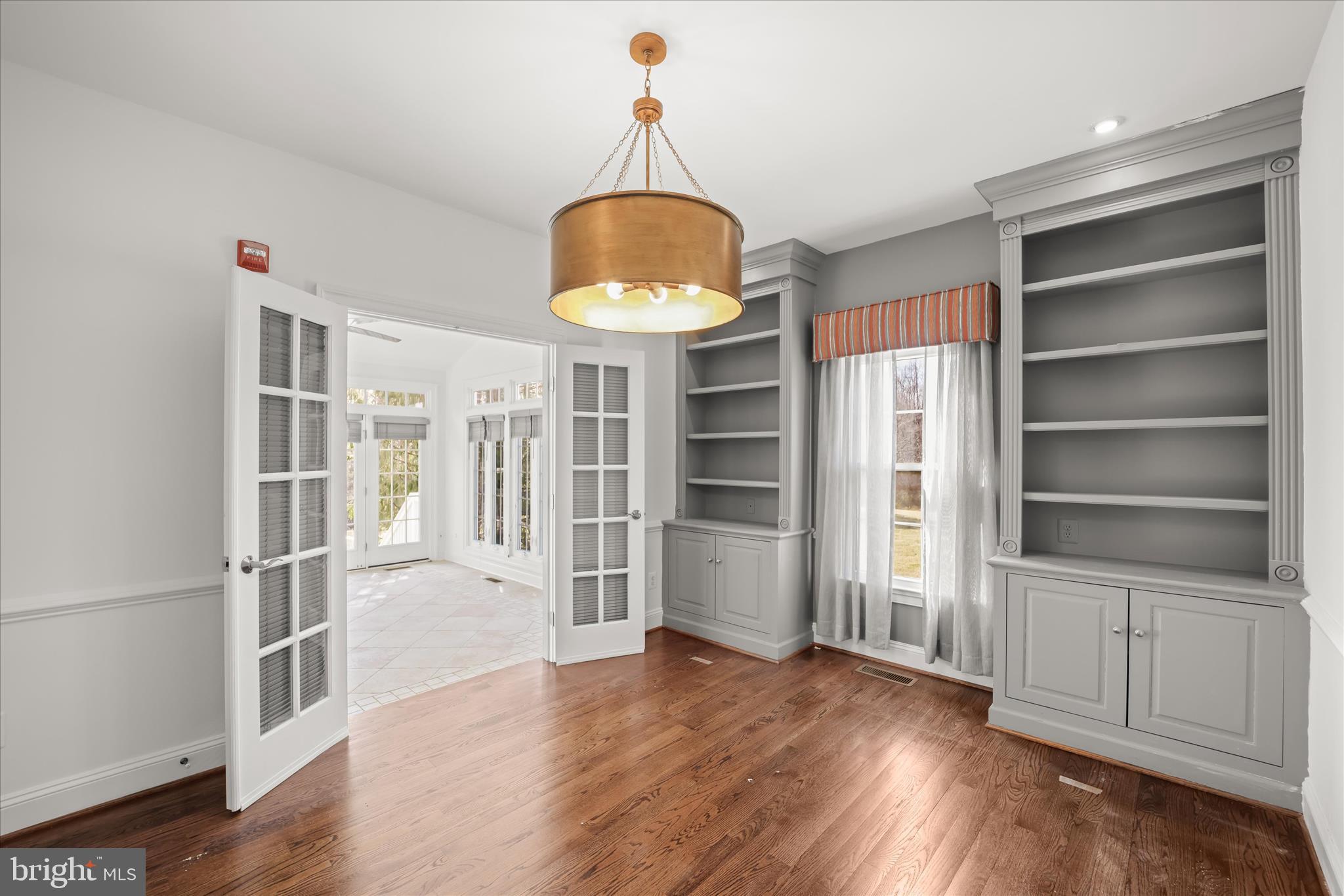 TWIN LAKES - Residential