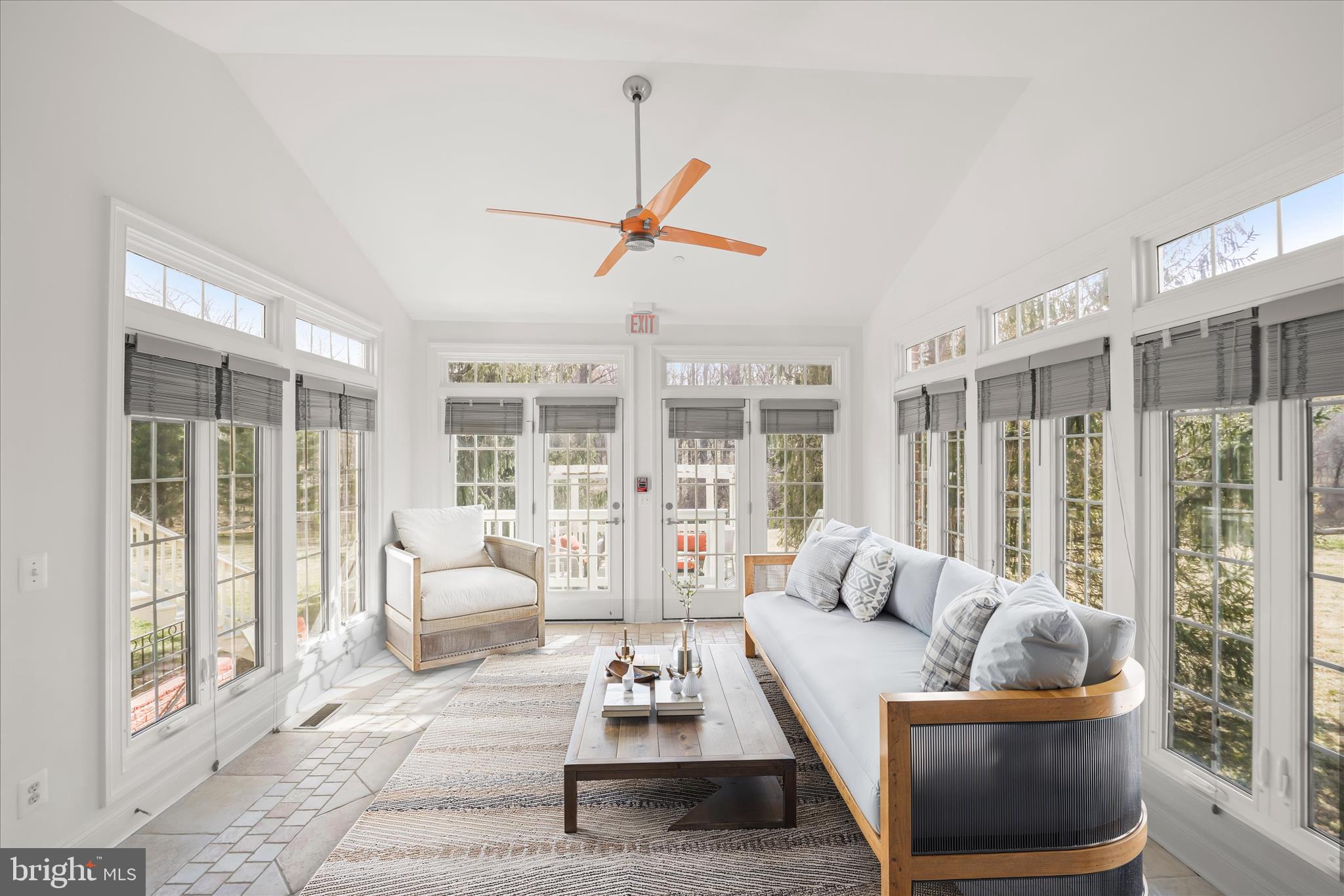 TWIN LAKES - Residential