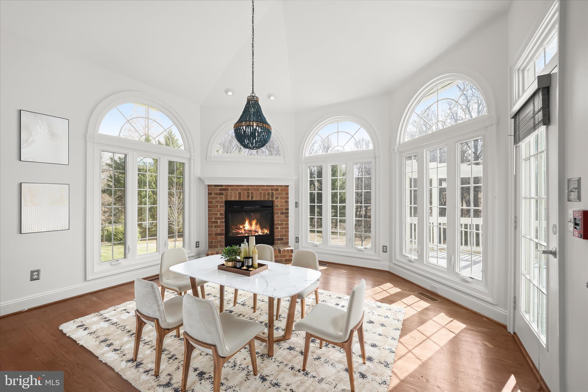 TWIN LAKES - Residential