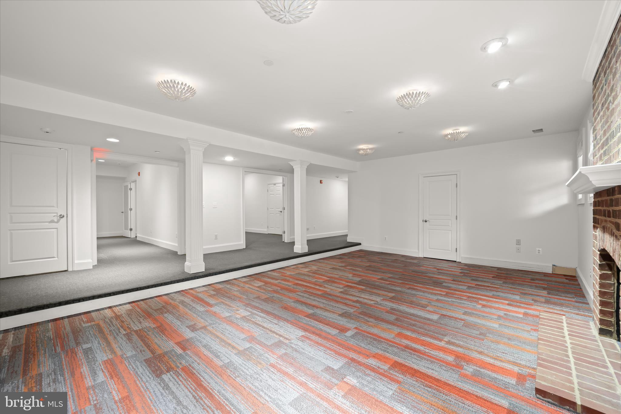 TWIN LAKES - Residential