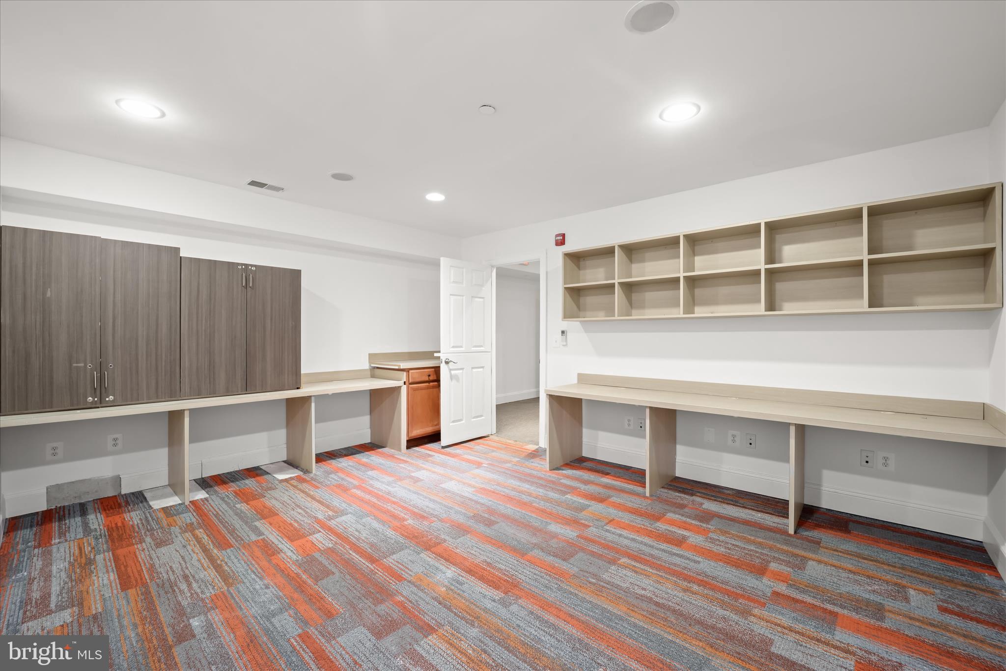 TWIN LAKES - Residential