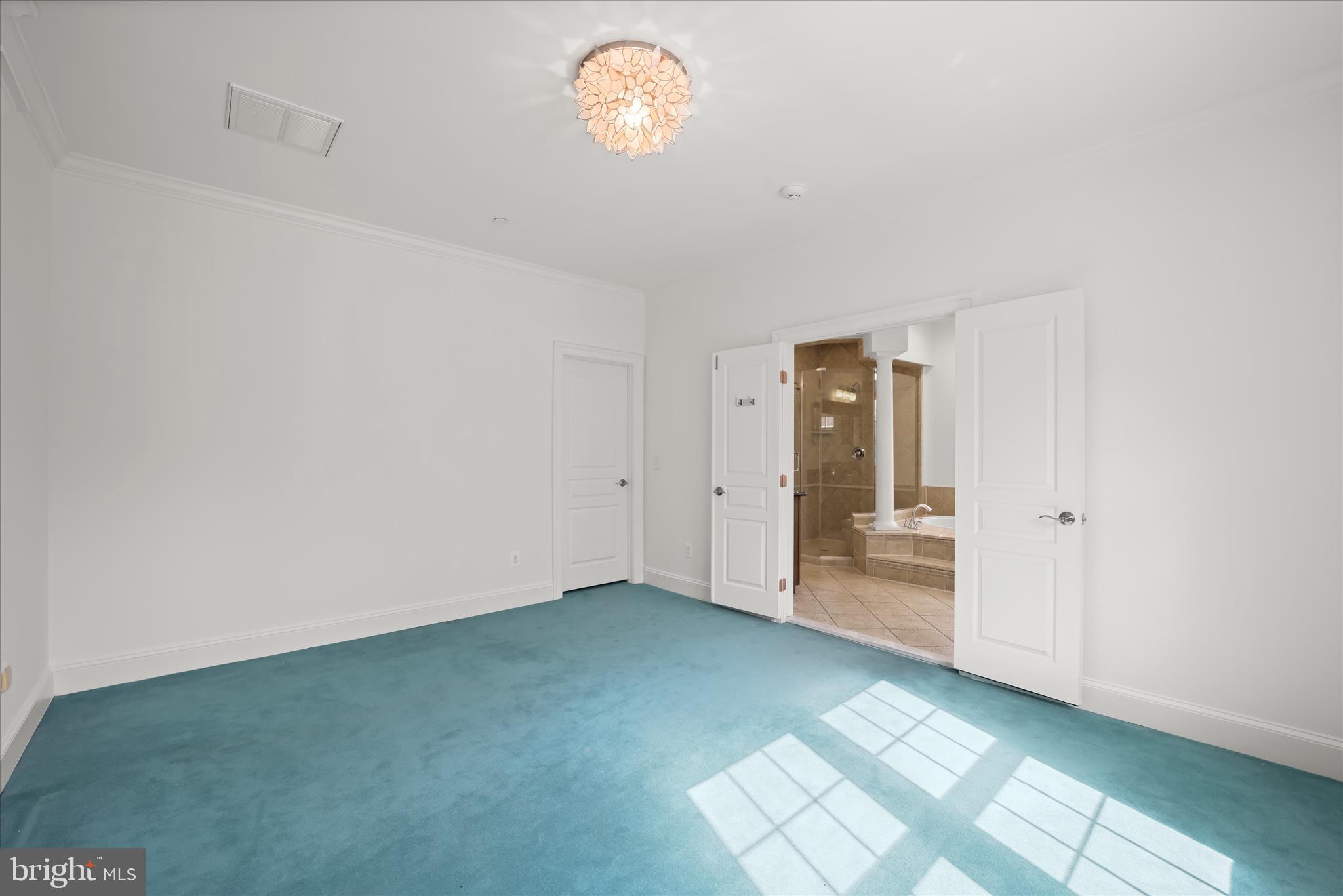 TWIN LAKES - Residential