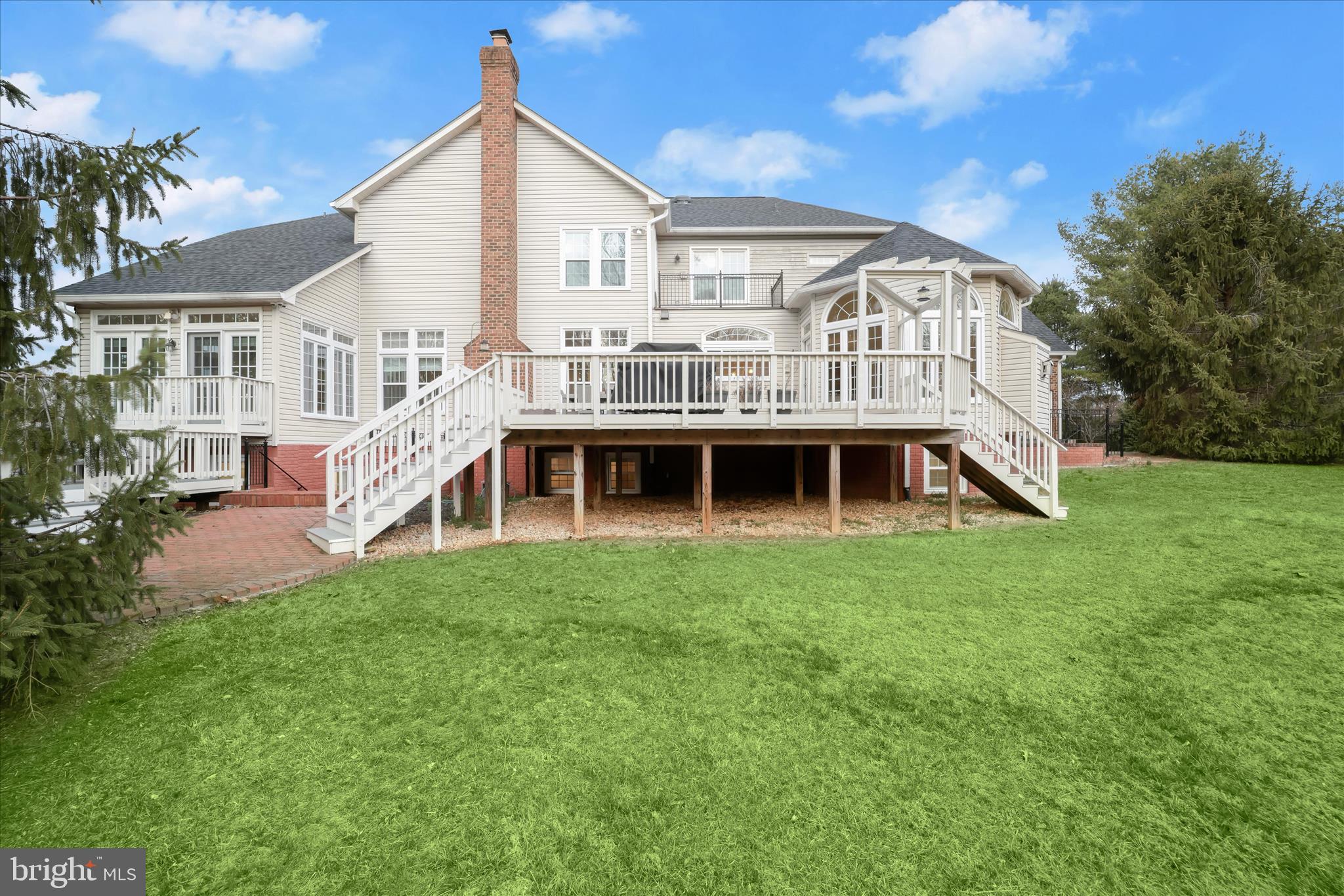 TWIN LAKES - Residential